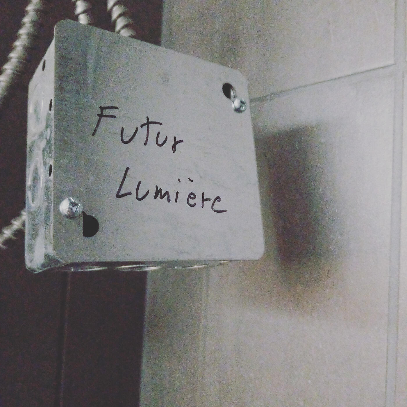 Релиз Futur Lumière