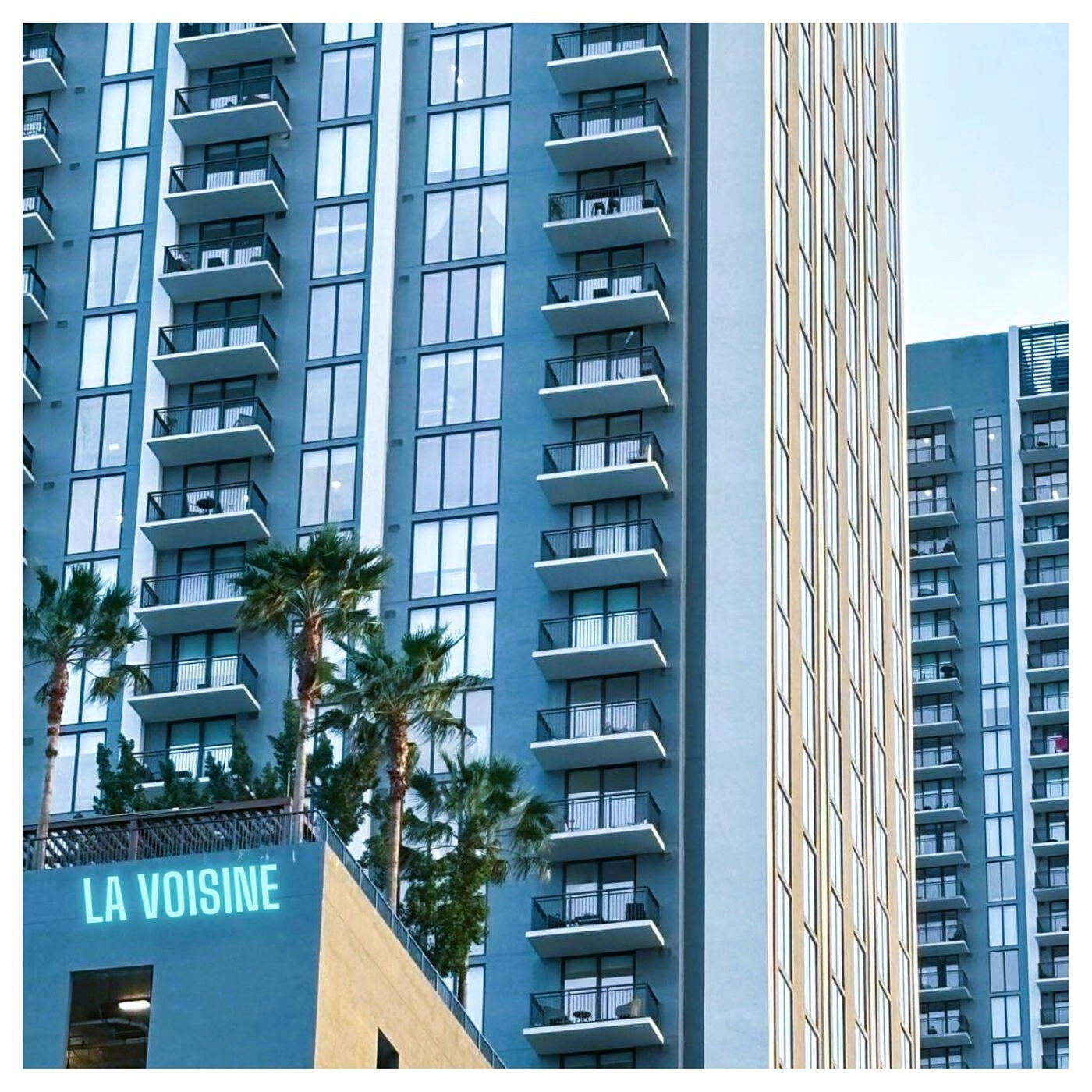 Релиз La voisine