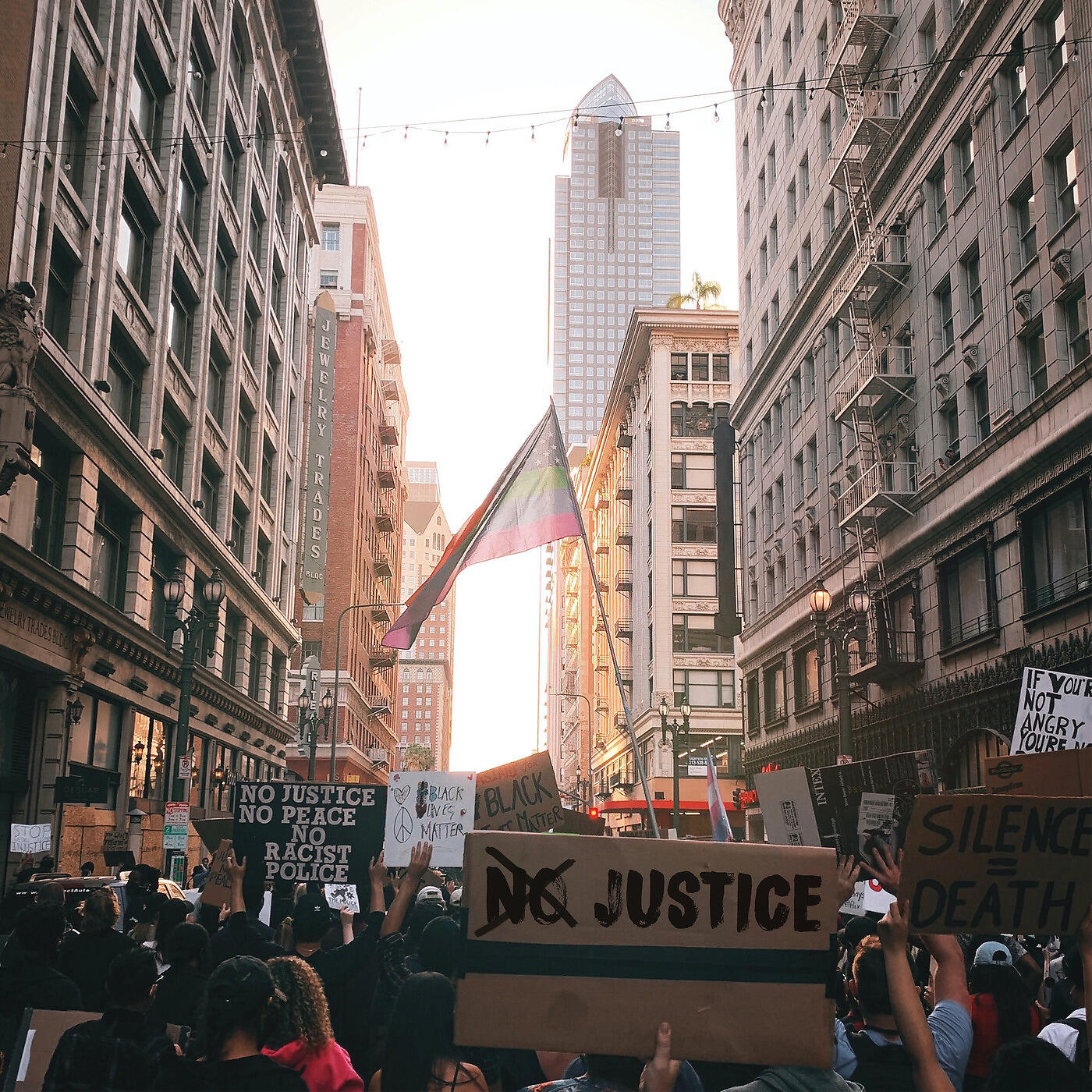 Релиз Justice