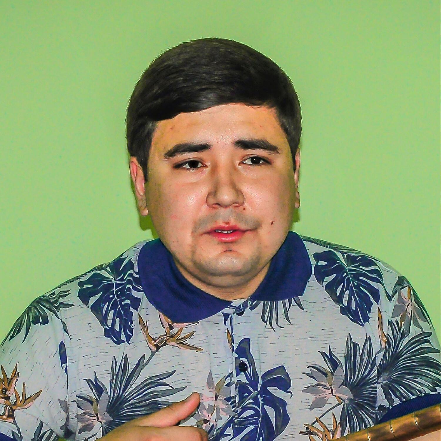 Eziz Nazarow