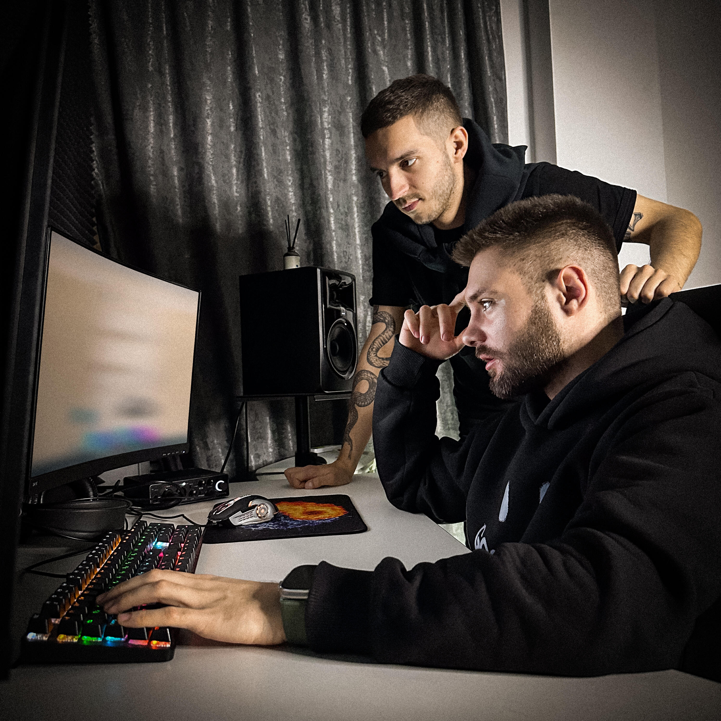 Релиз Она делит вайб