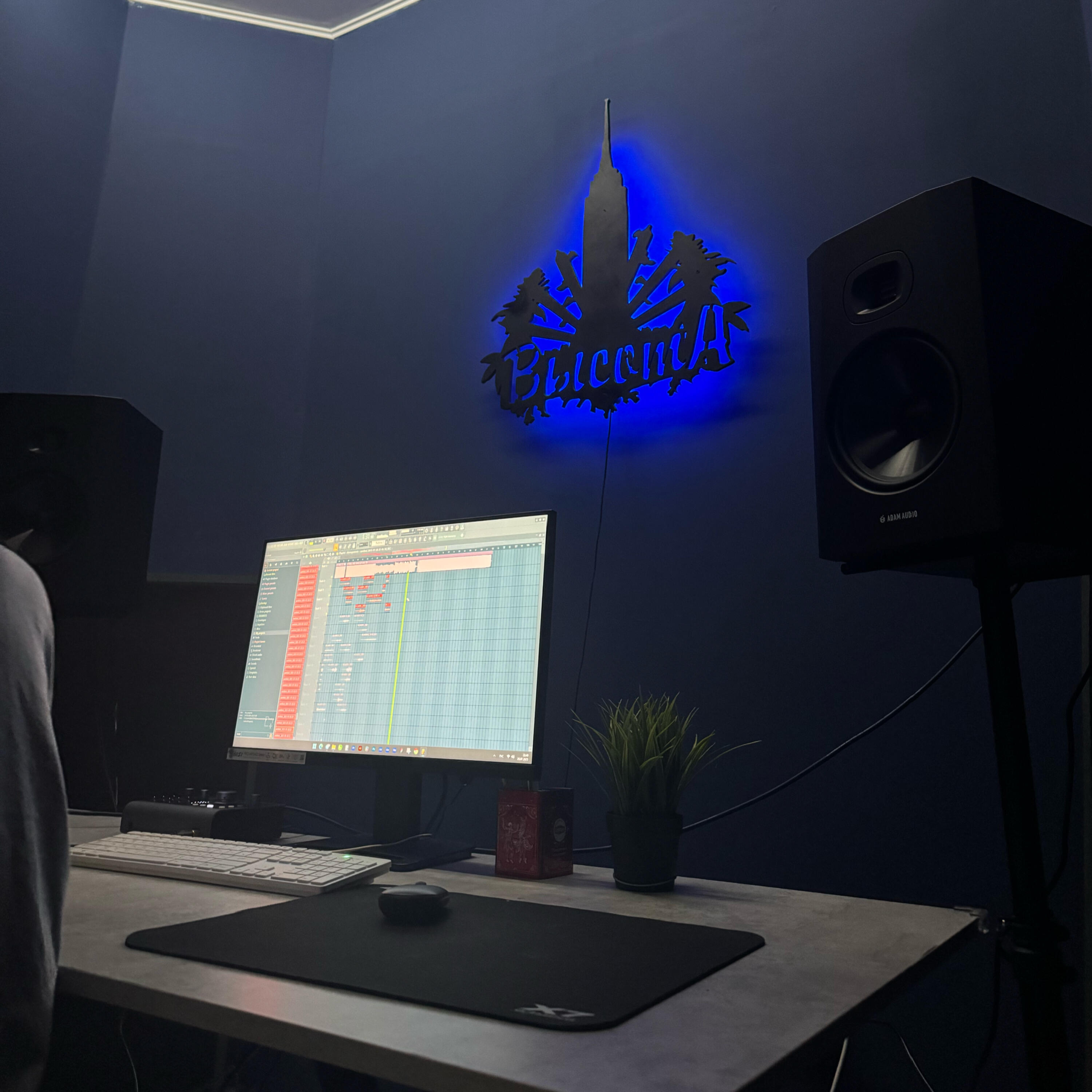 Релиз MAX X BAT