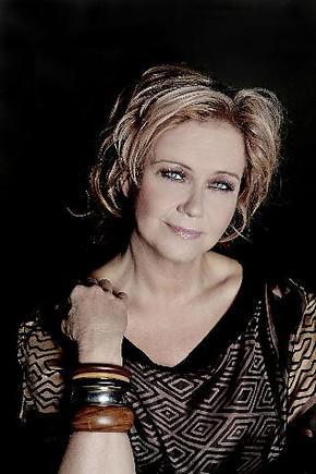 Mathilde Santing