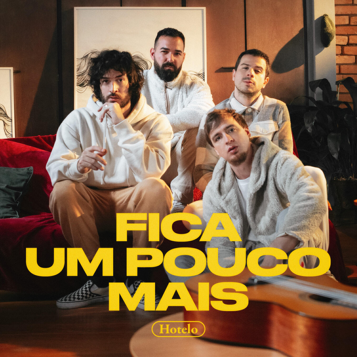 Релиз Fica um Pouco Mais