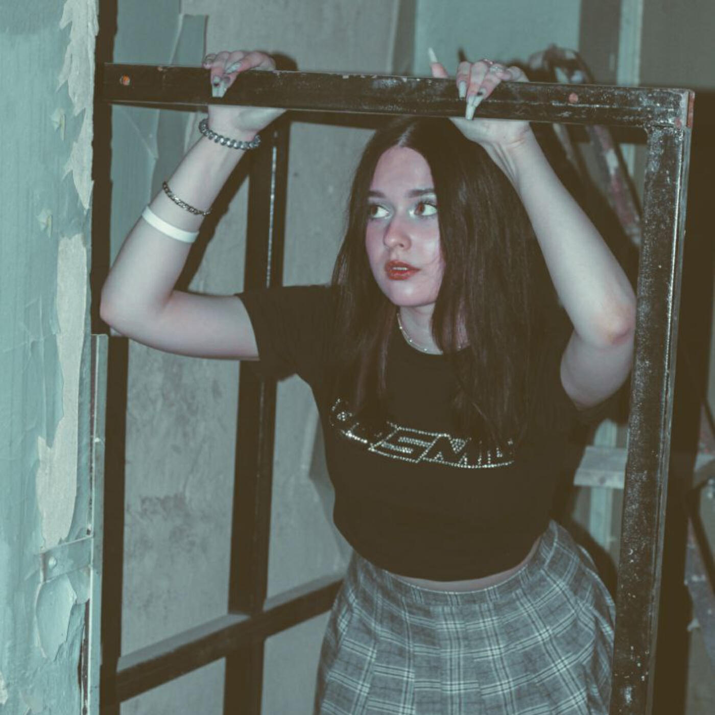 Релиз Bitches