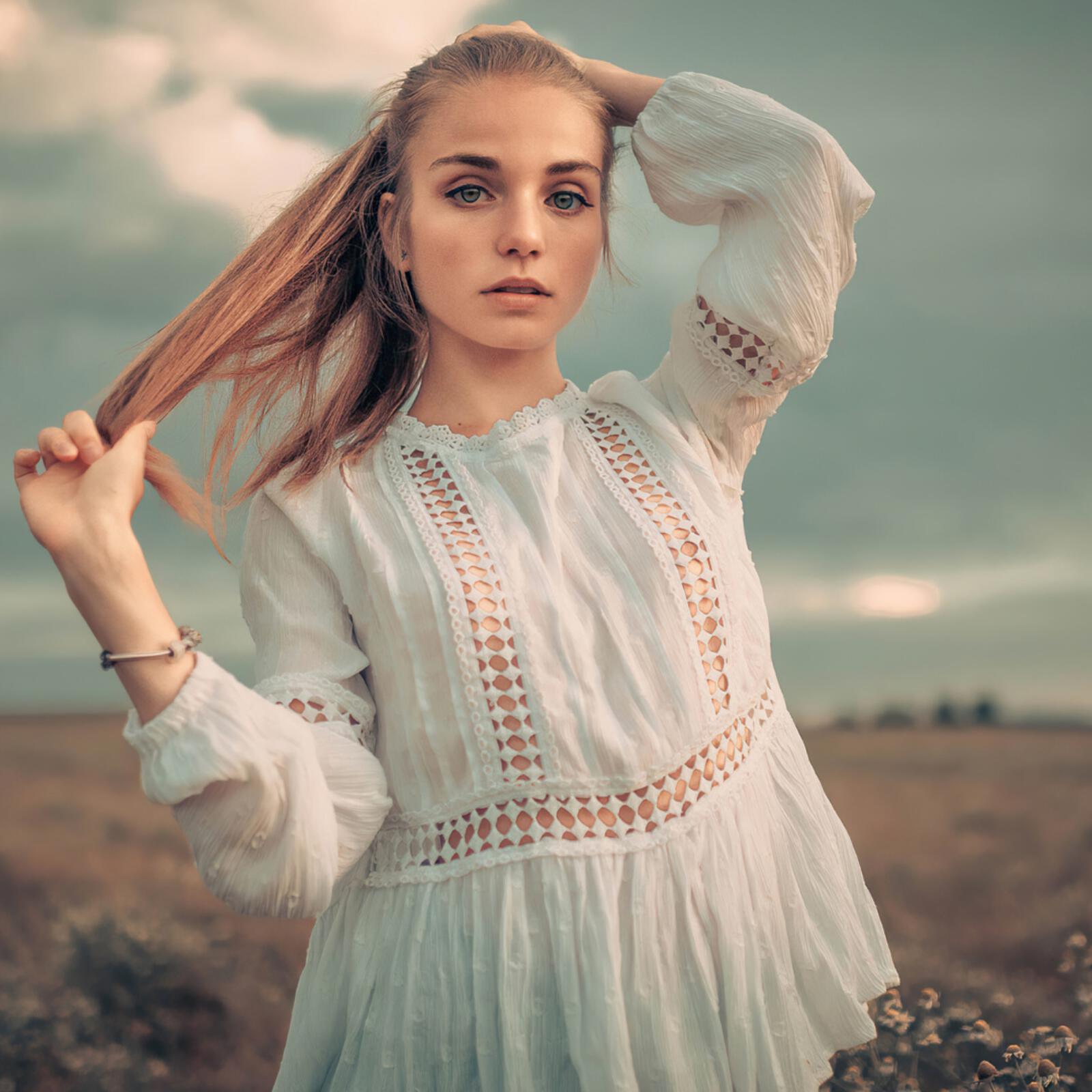 Релиз Undertone