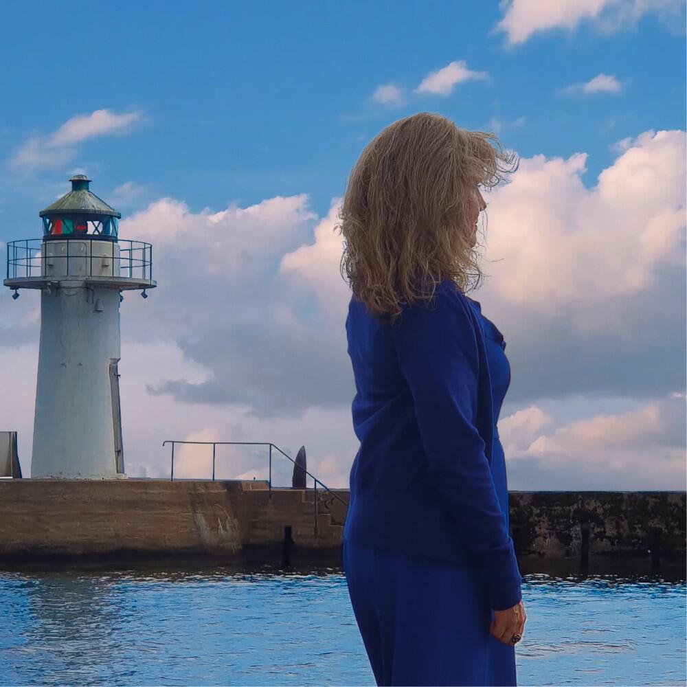 Релиз Walk Along the Beach