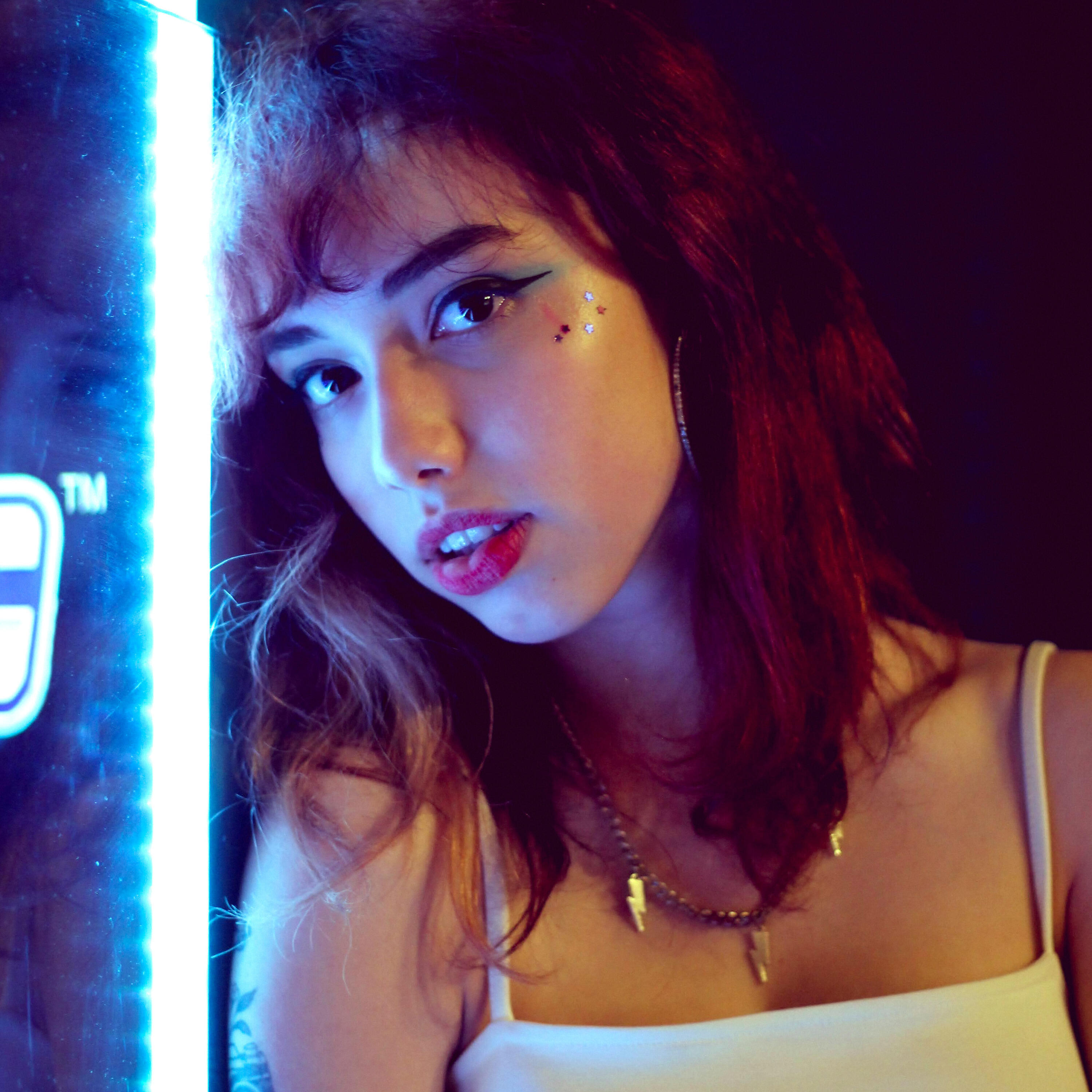 Релиз Neon Youth