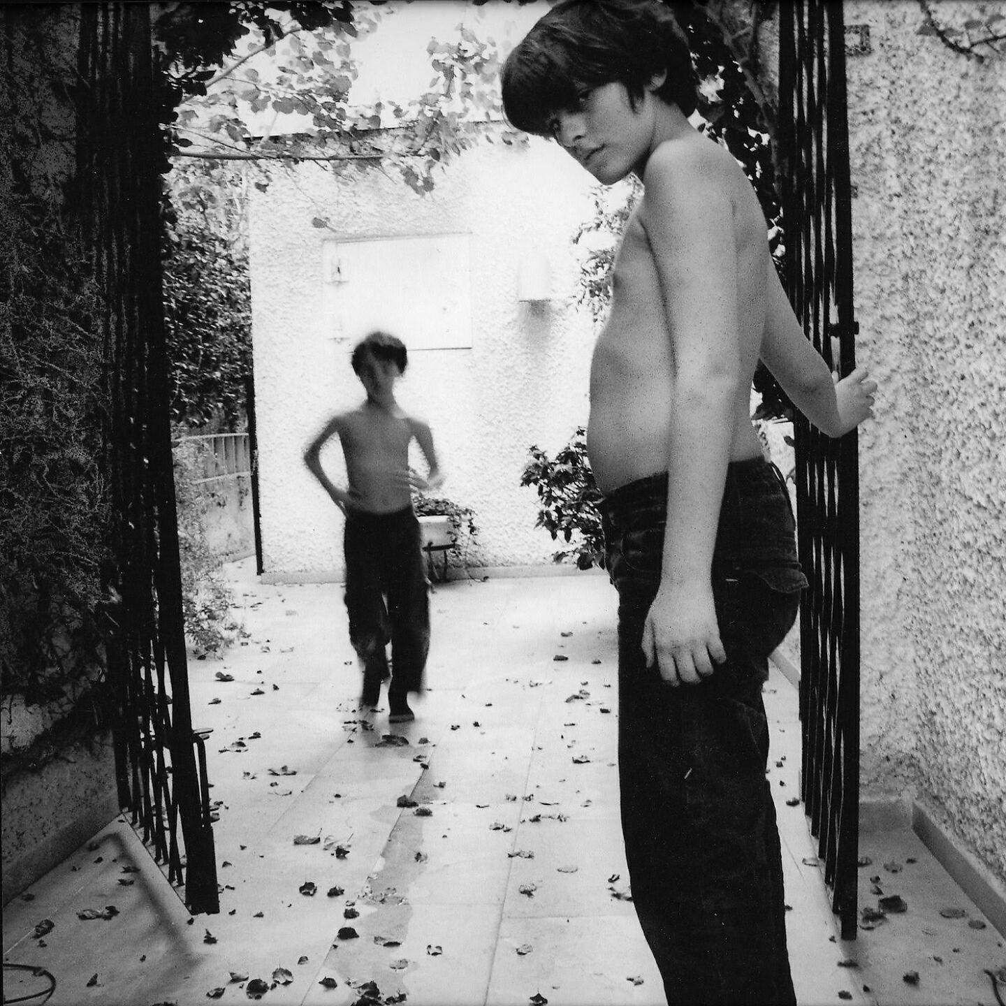 Релиз שתיקת האדמה