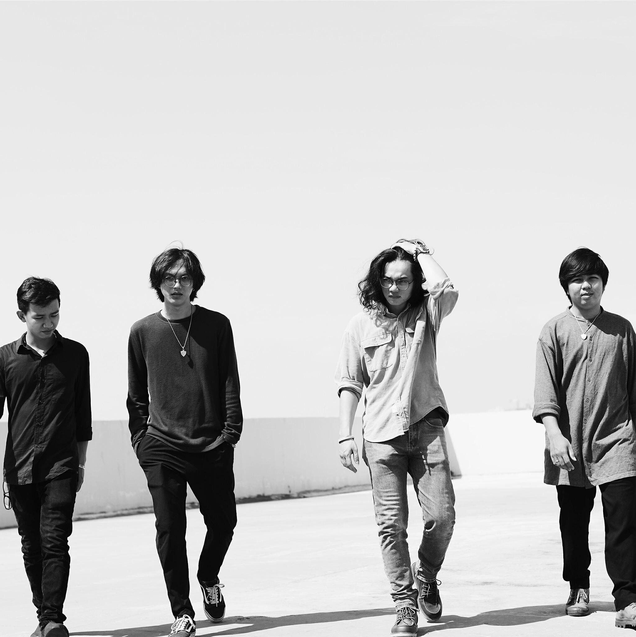Релиз Những Con Đường Song Song