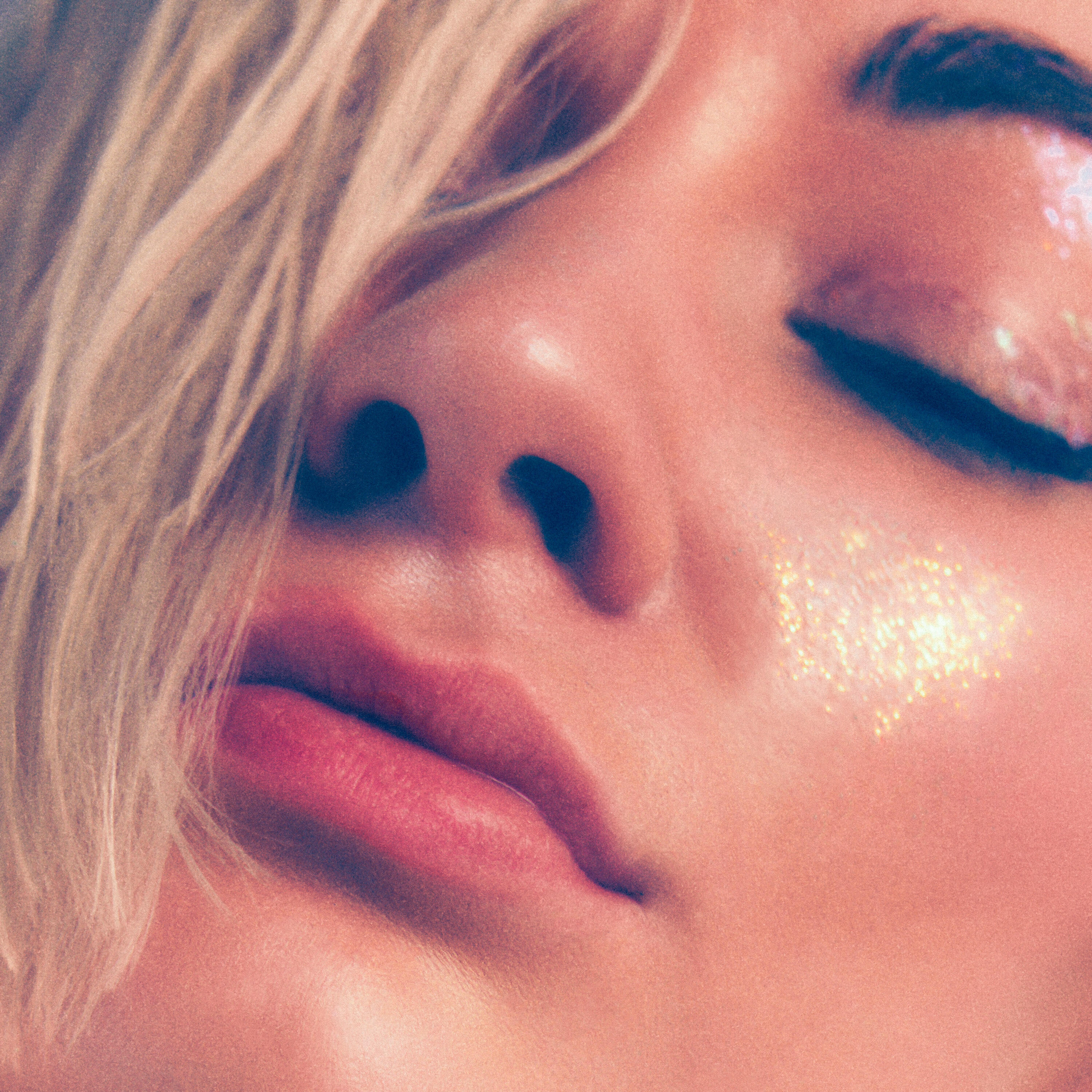 Релиз Wonderlust