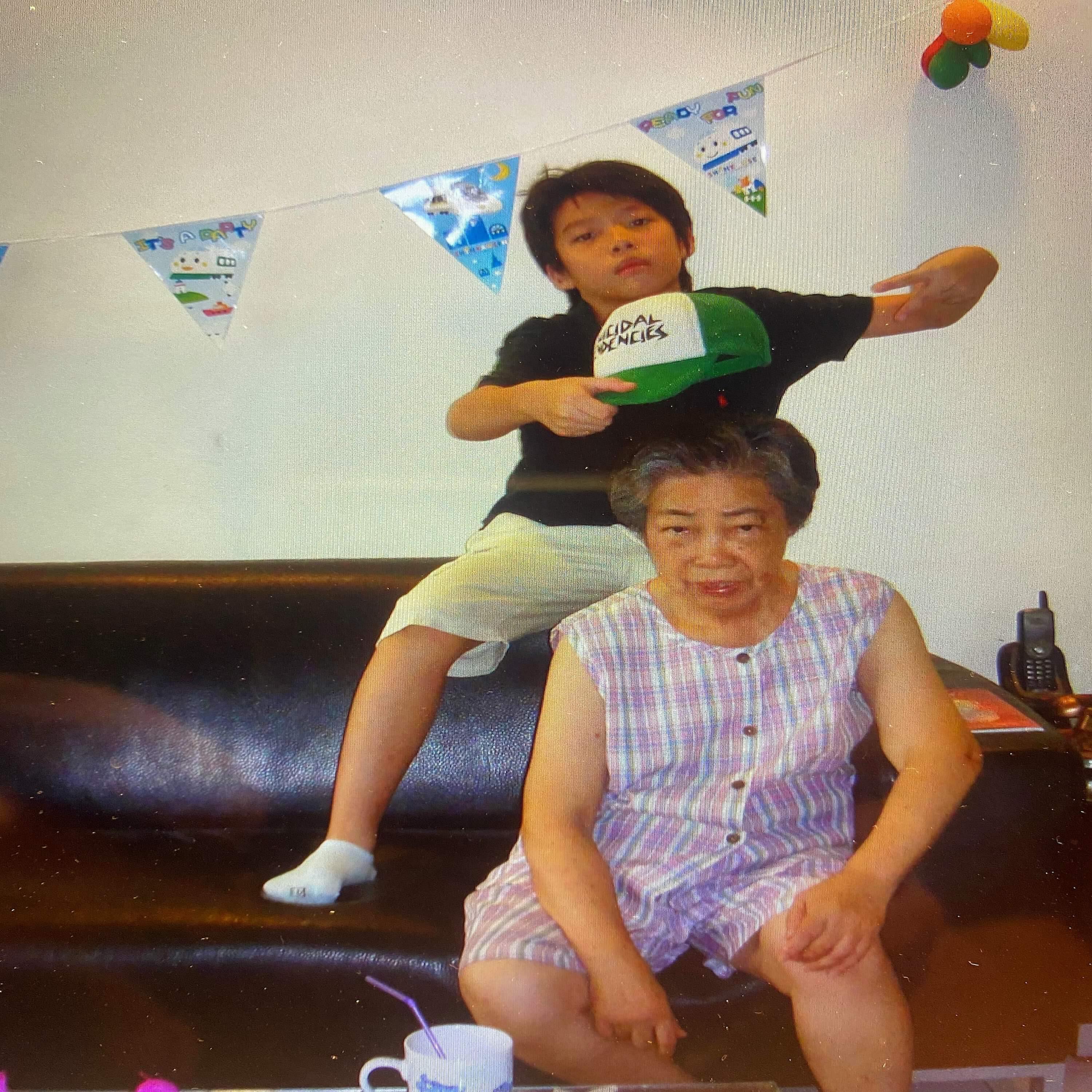 PiNkChAiN紅粉鍊人, 辣辣, ginger.duck, 銳舞老夏, 好笑林, Inna - 綠色的蛋