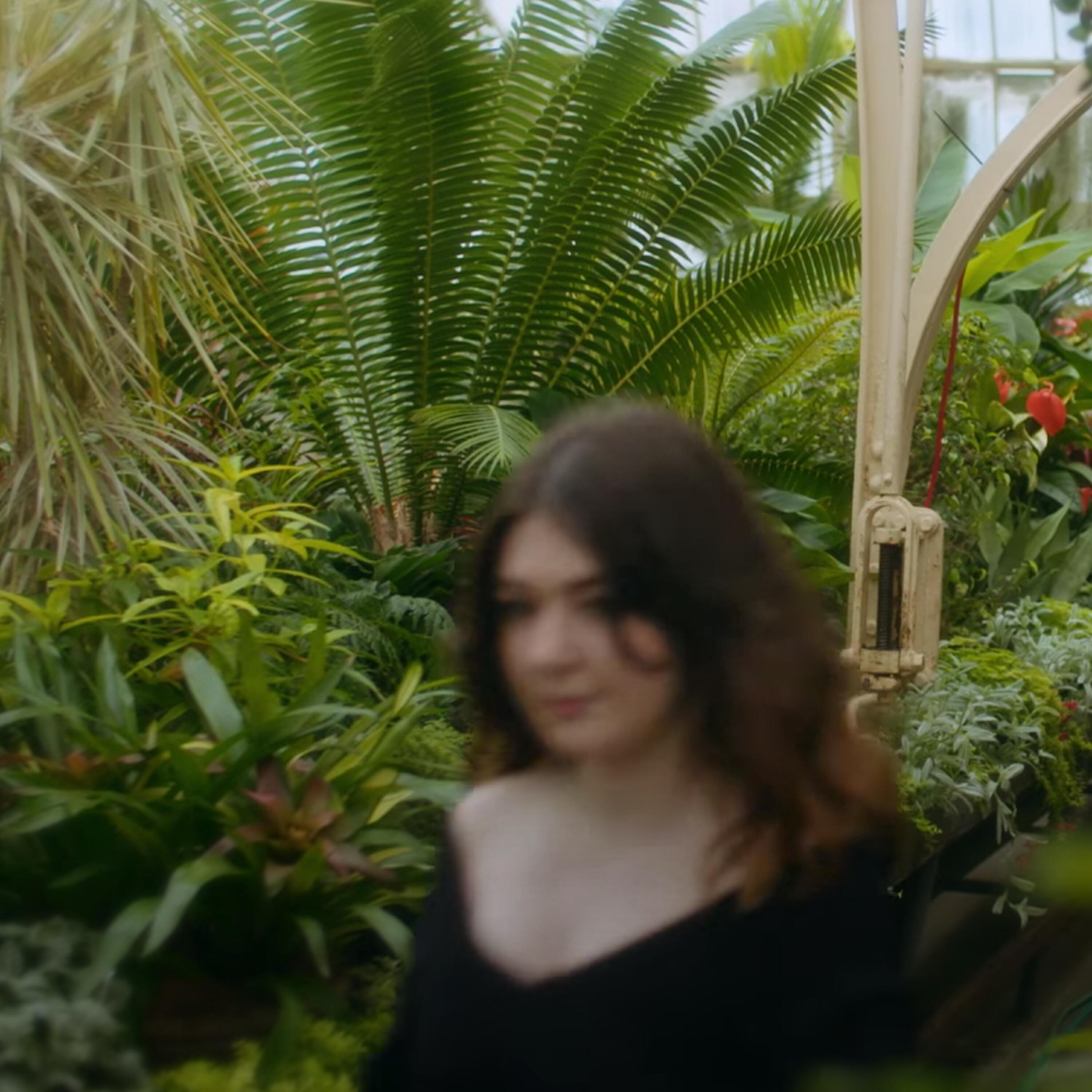 Релиз Looking Over Shoulders (DJ Houseplants Remix)