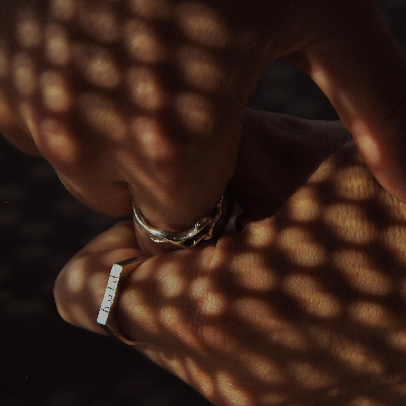 Релиз Hold