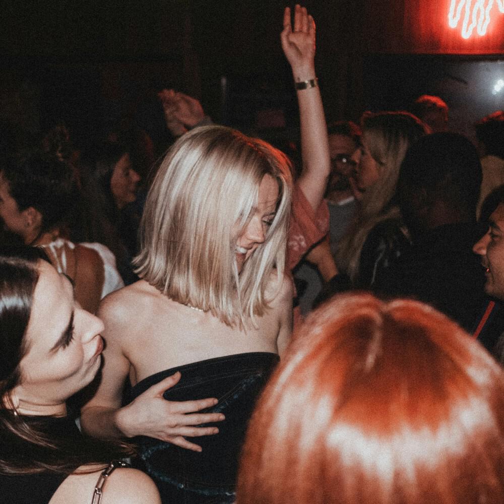 Релиз Move to the Party