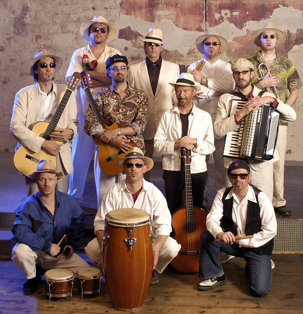 Los Dos y Companeros