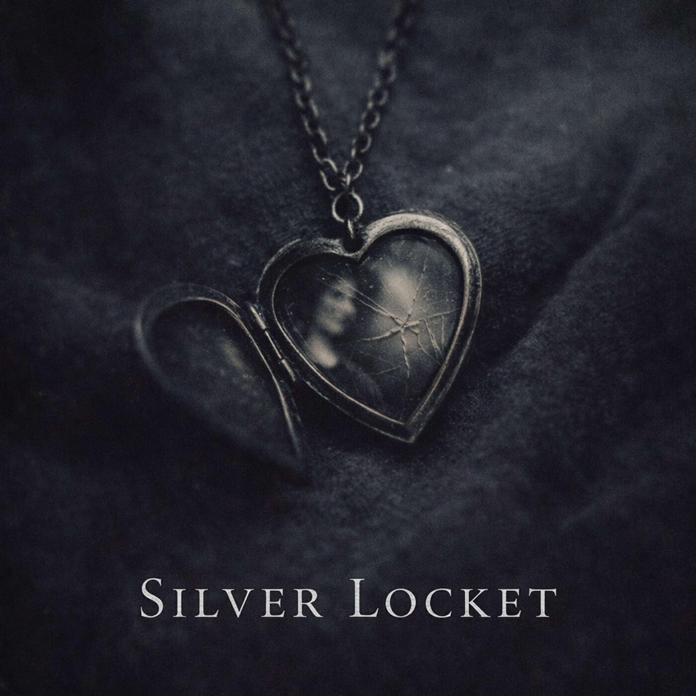 Релиз Silver Locket