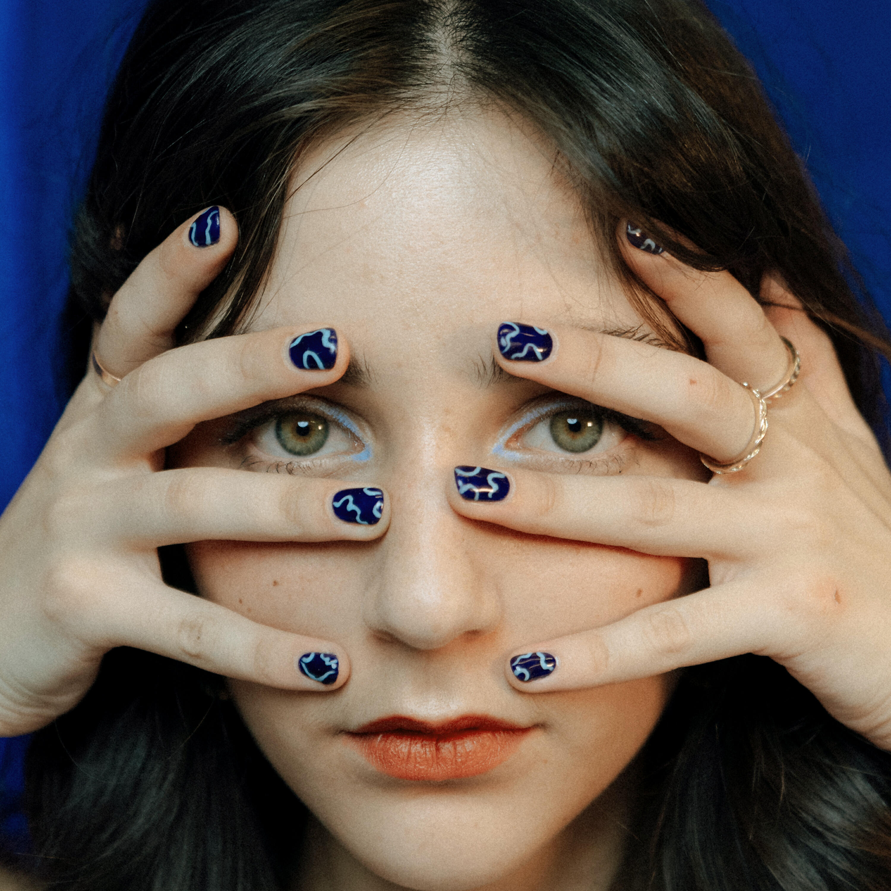 Релиз Eyes Closed