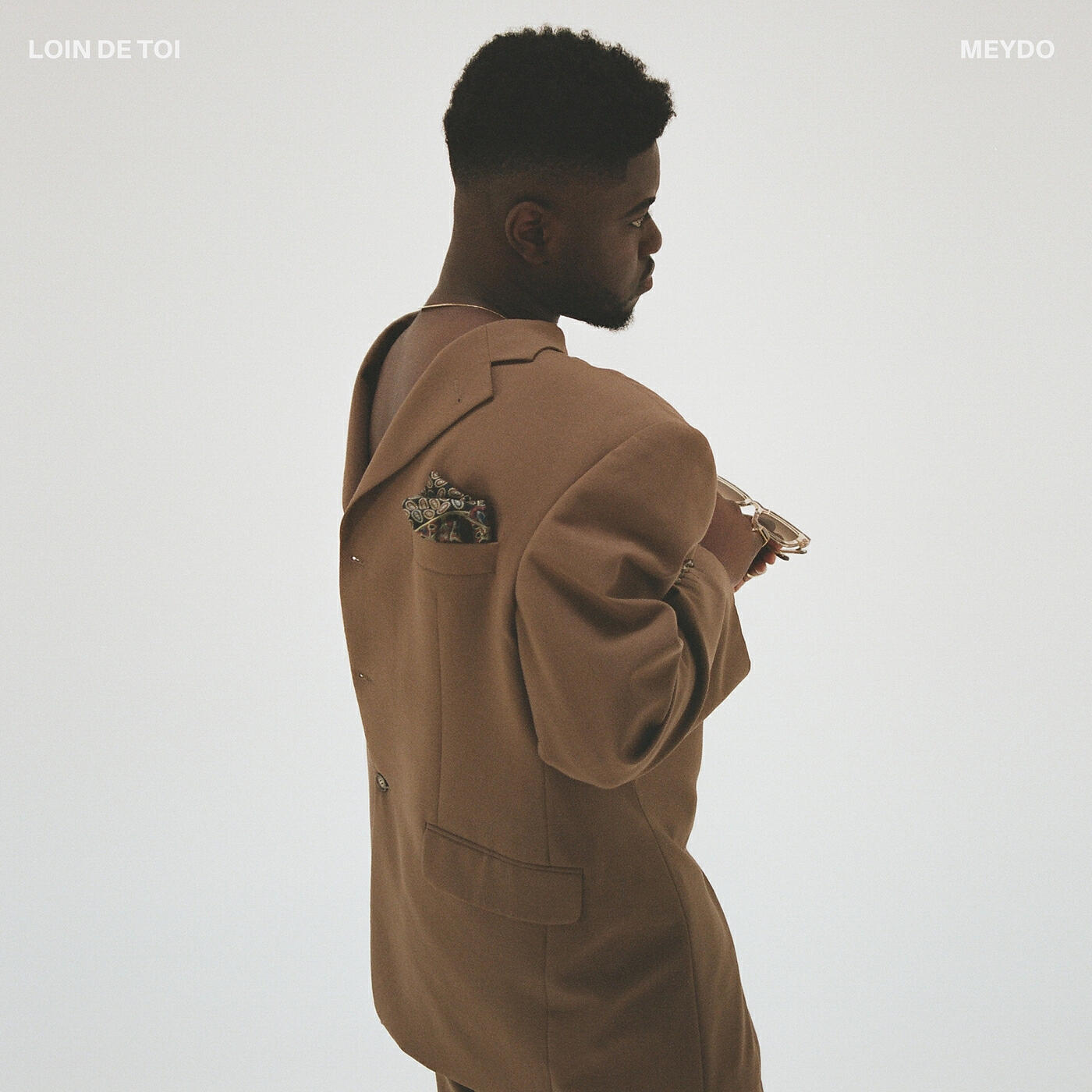 Релиз Loin de toi