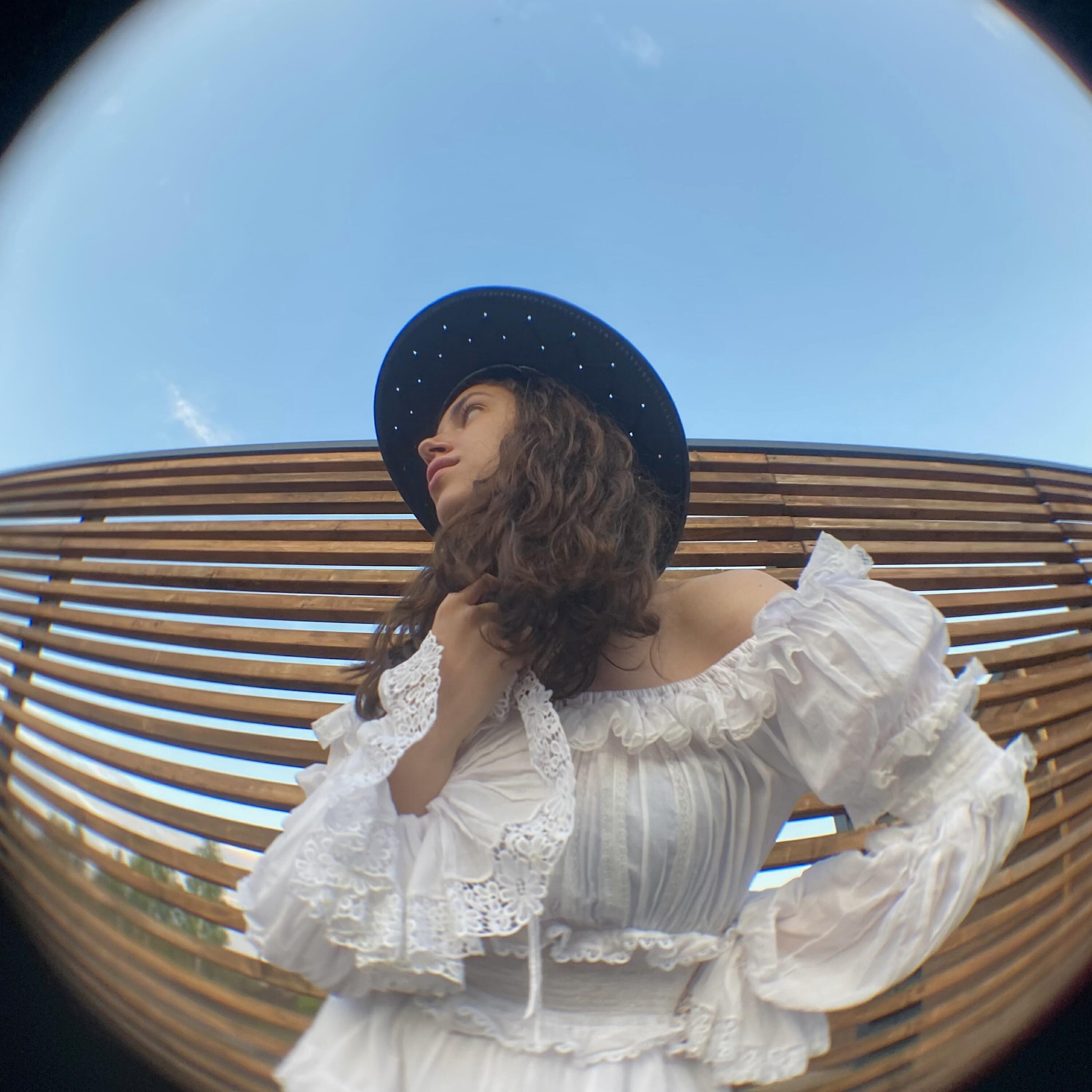 Релиз Parle-moi