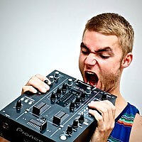 Play Moore