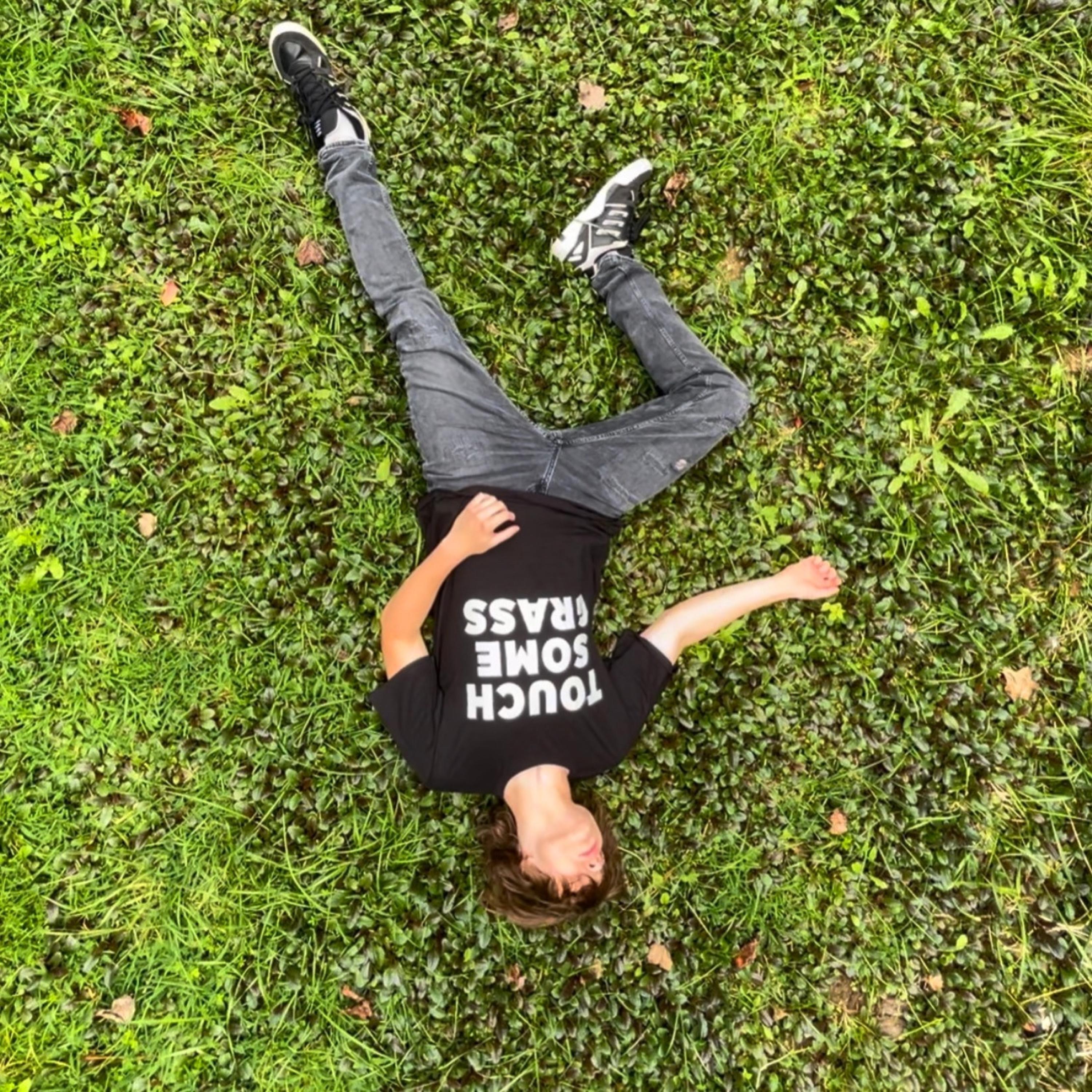 Релиз touch grass