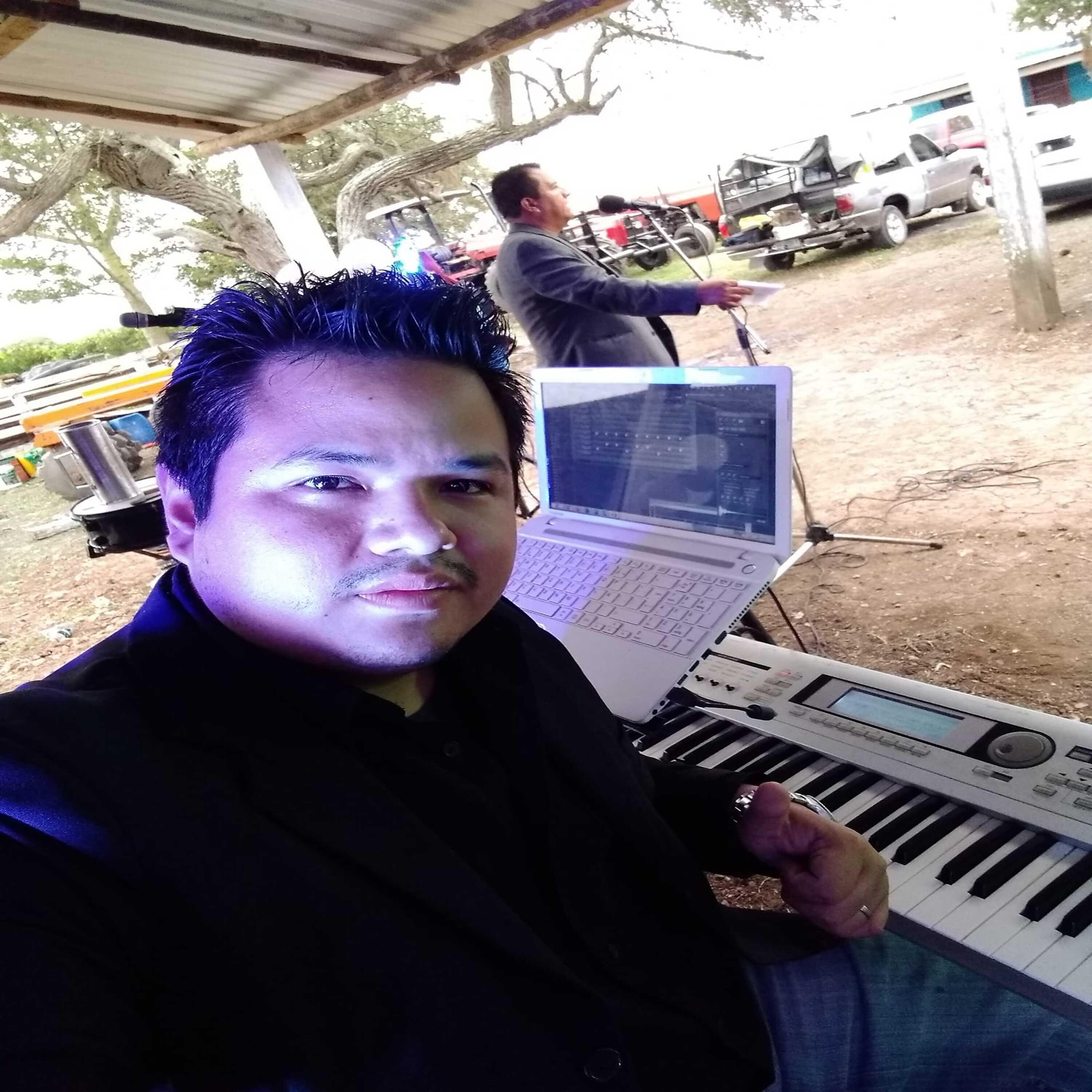 Franciss y su Grupo Los Casanova