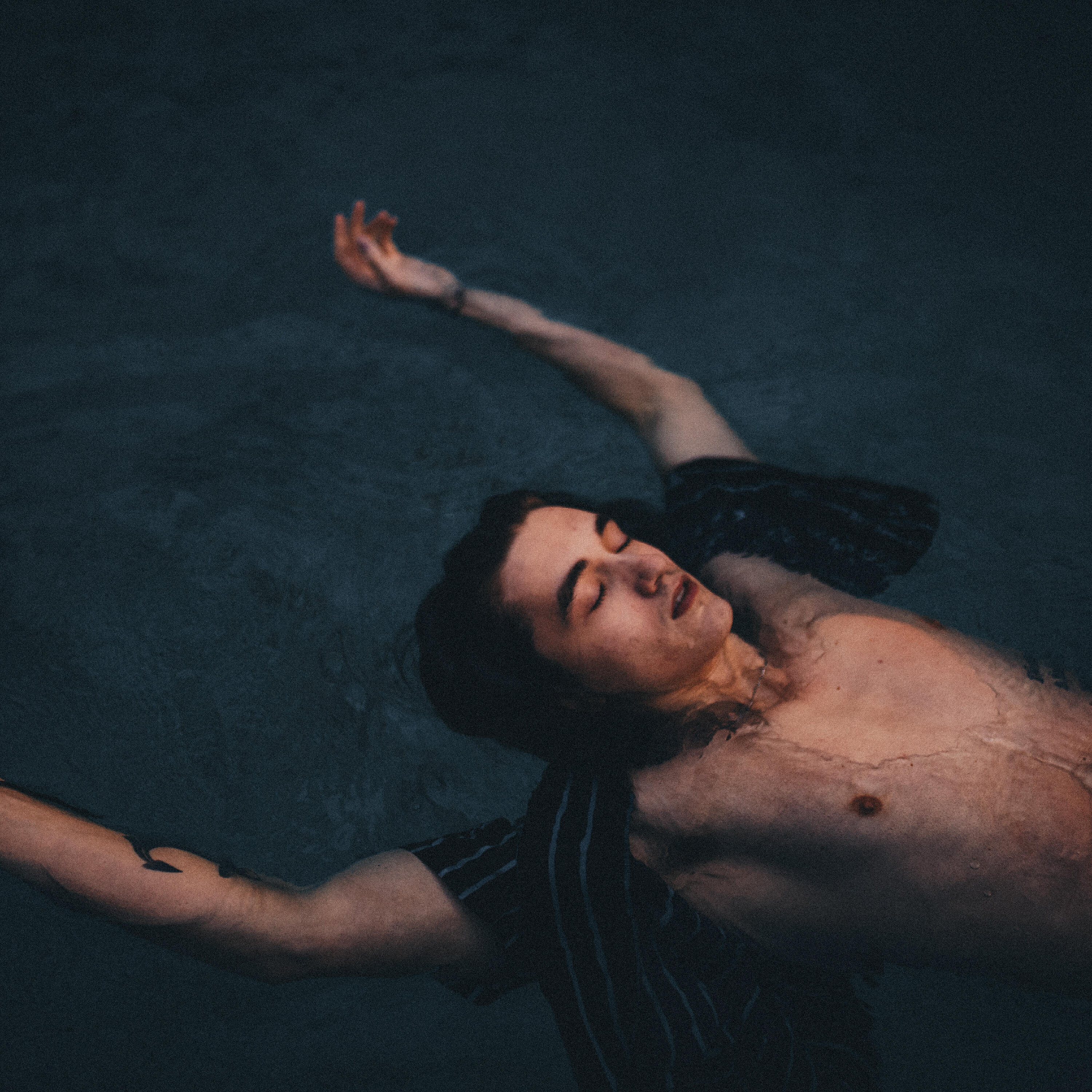 Релиз Drown