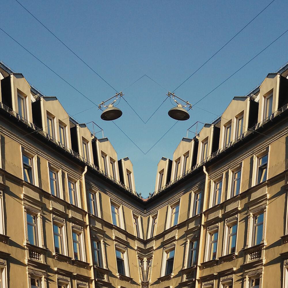 Релиз Living in an Avenue