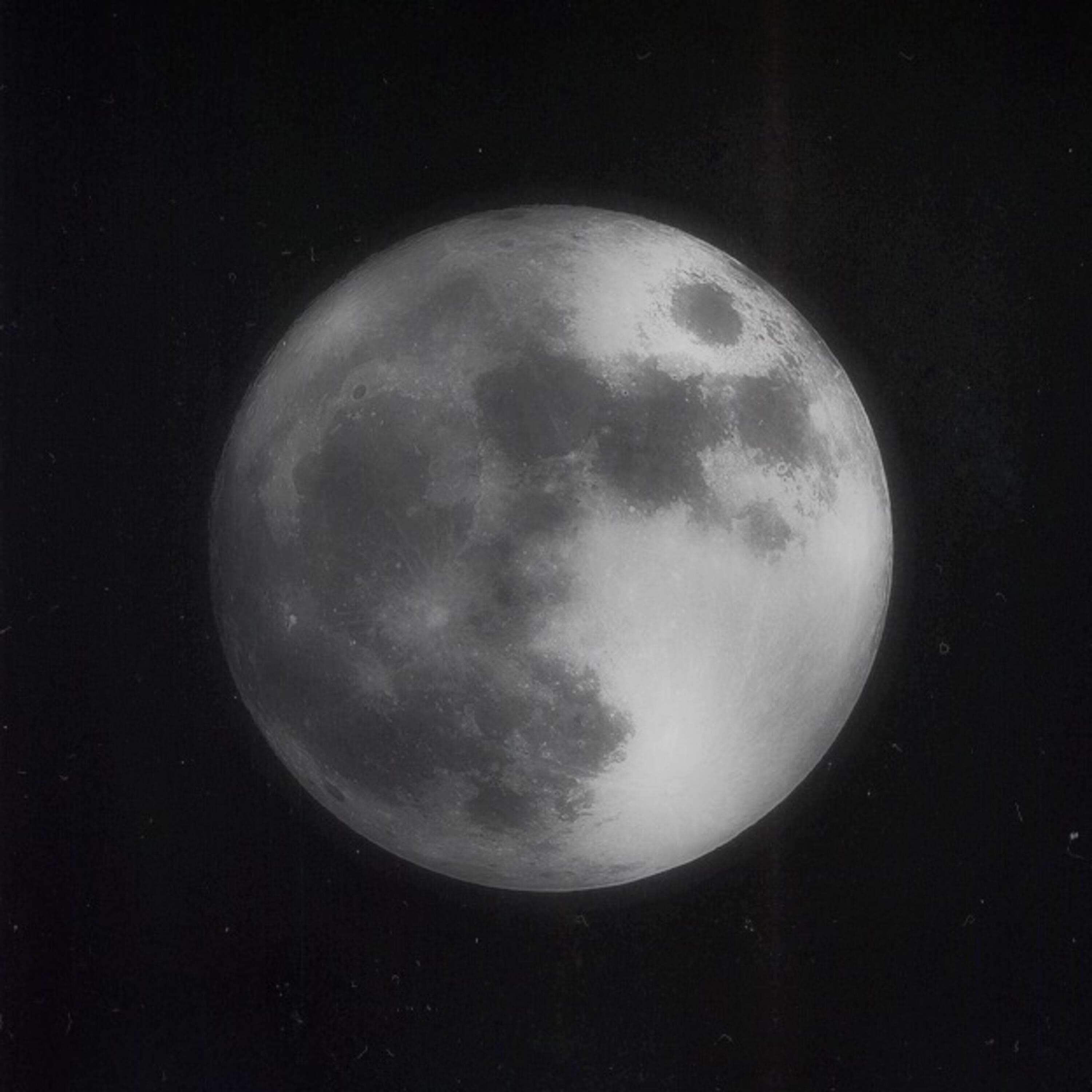 Релиз White Moon