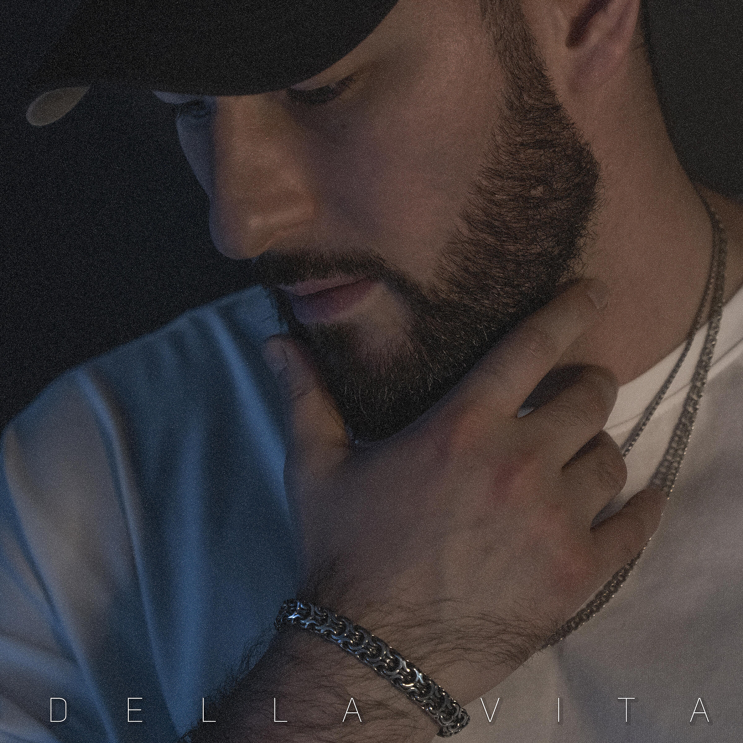Релиз Della vita