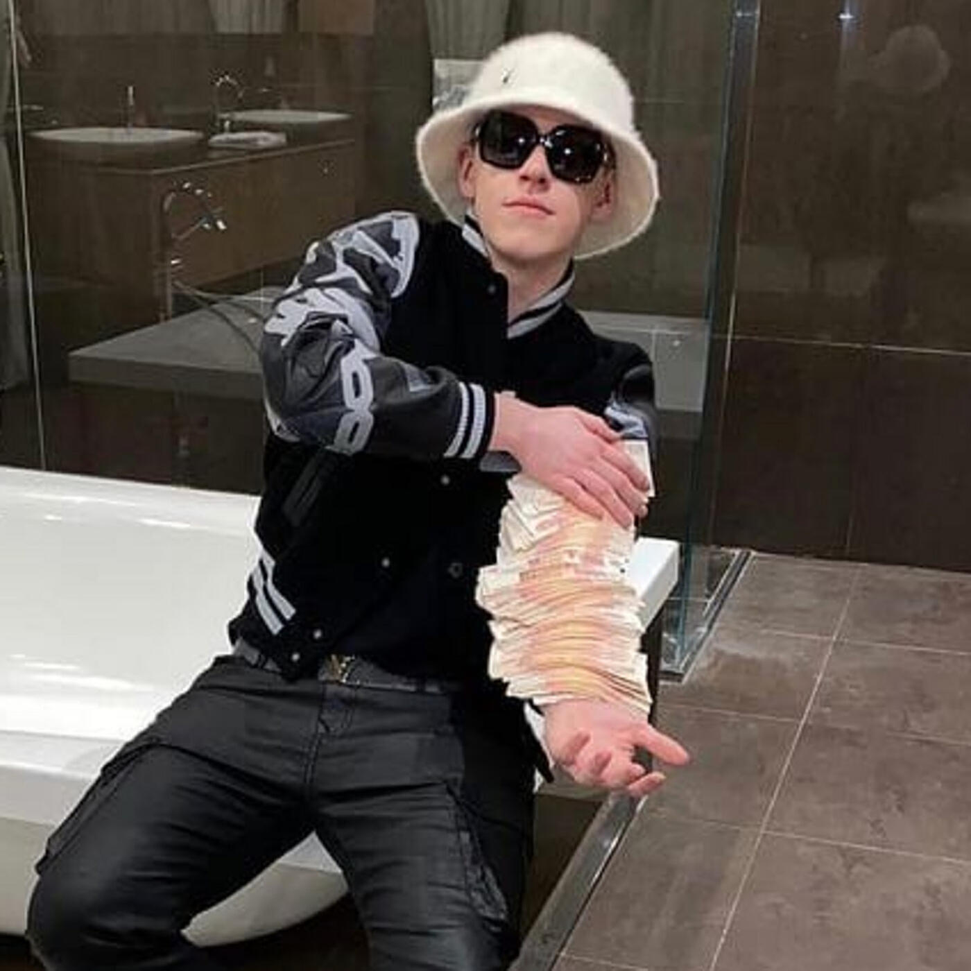 Релиз Bucket Hat Swag