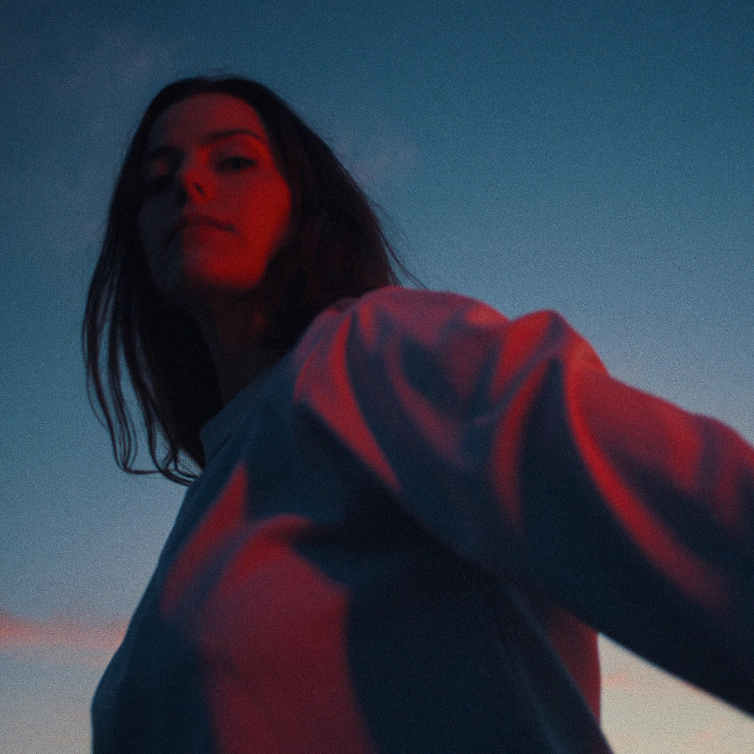 Релиз Hold Me