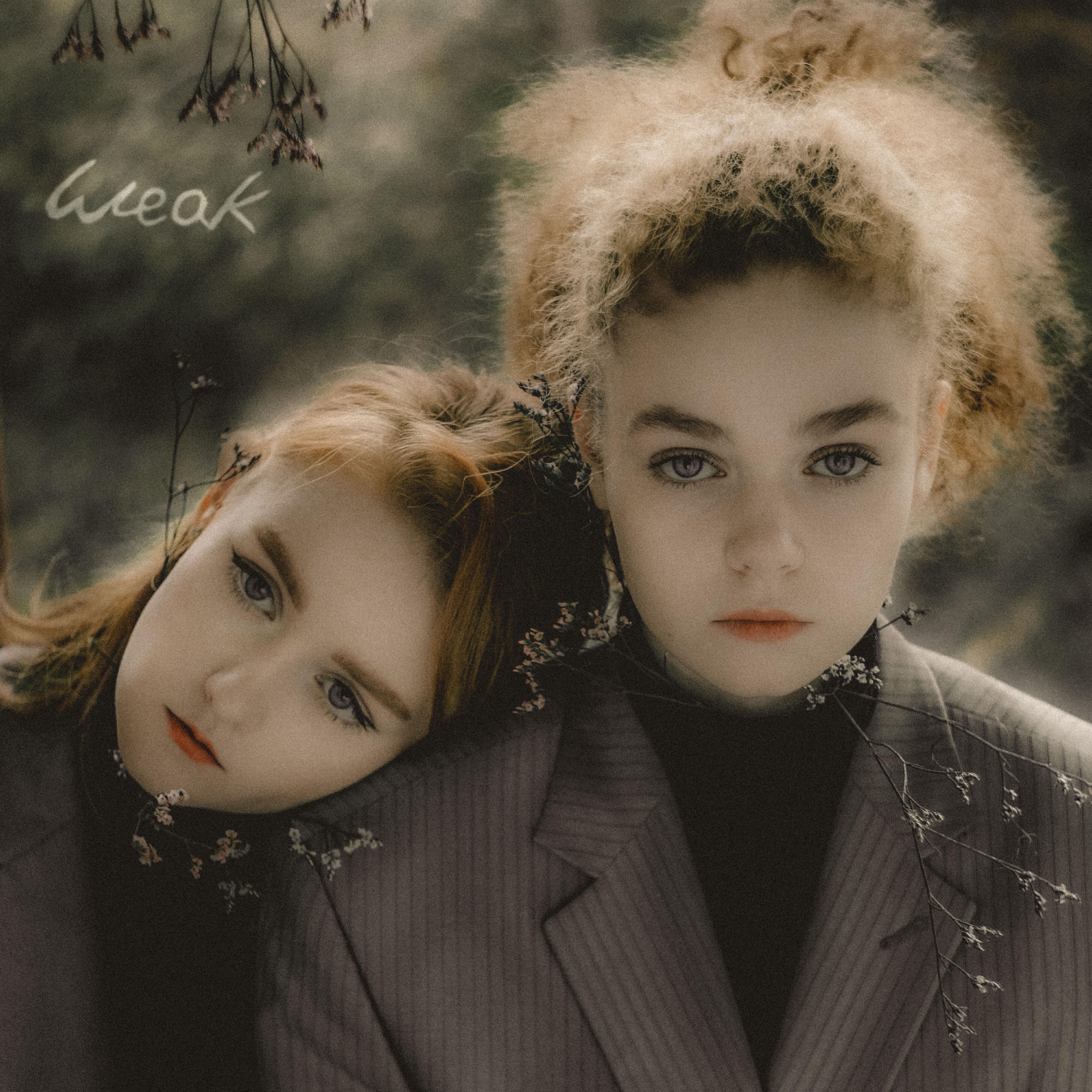 Релиз Weak