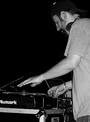 DJ Signify