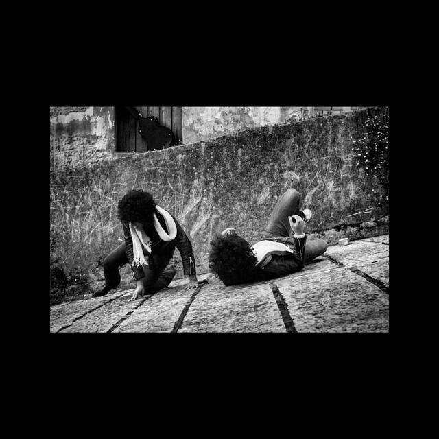 Релиз Cayendo Bajo