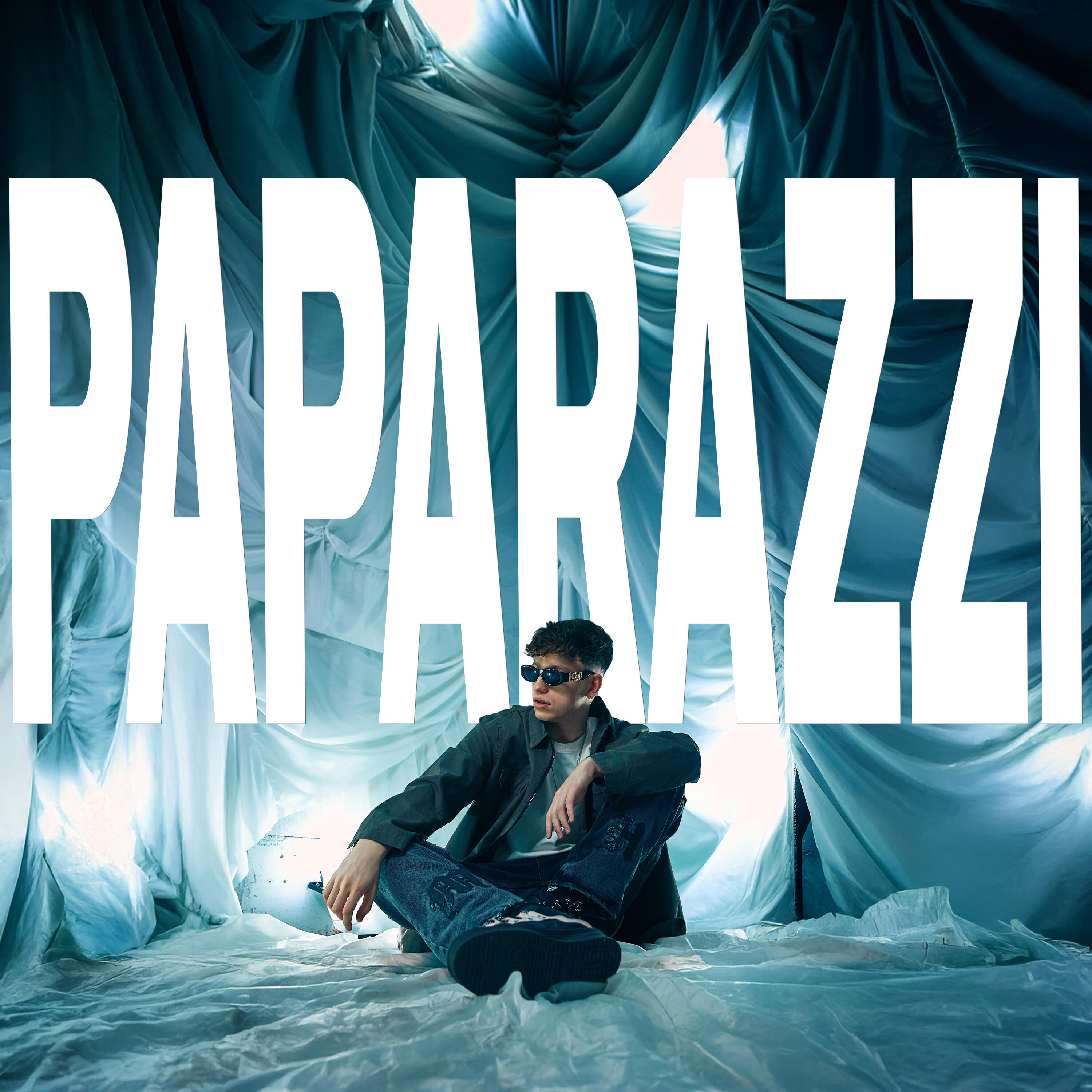 Релиз Paparazzi