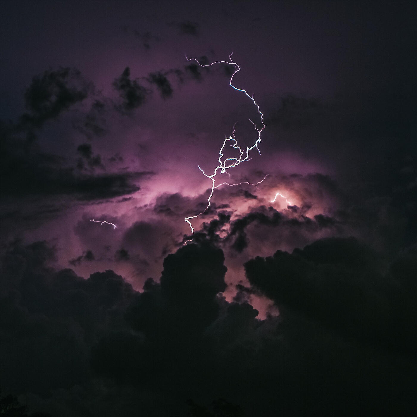 Релиз Storm Outside