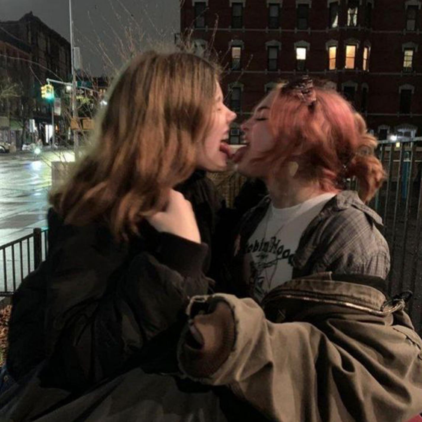 Релиз sweater weather / i wanna be your girlfriend (sped up) - oh, hannah, i wanna feel you close