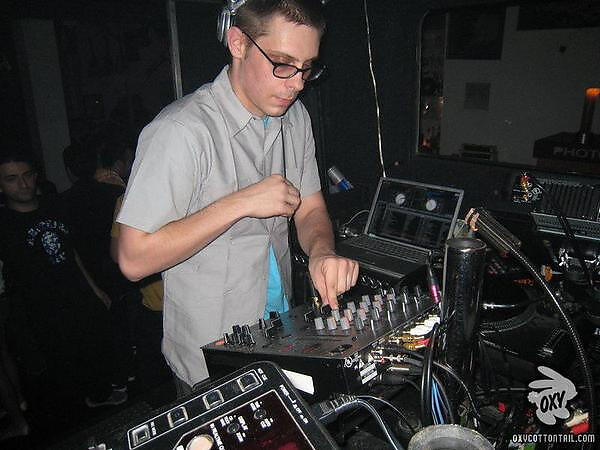 Dj Contra