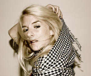 Jonna Lee