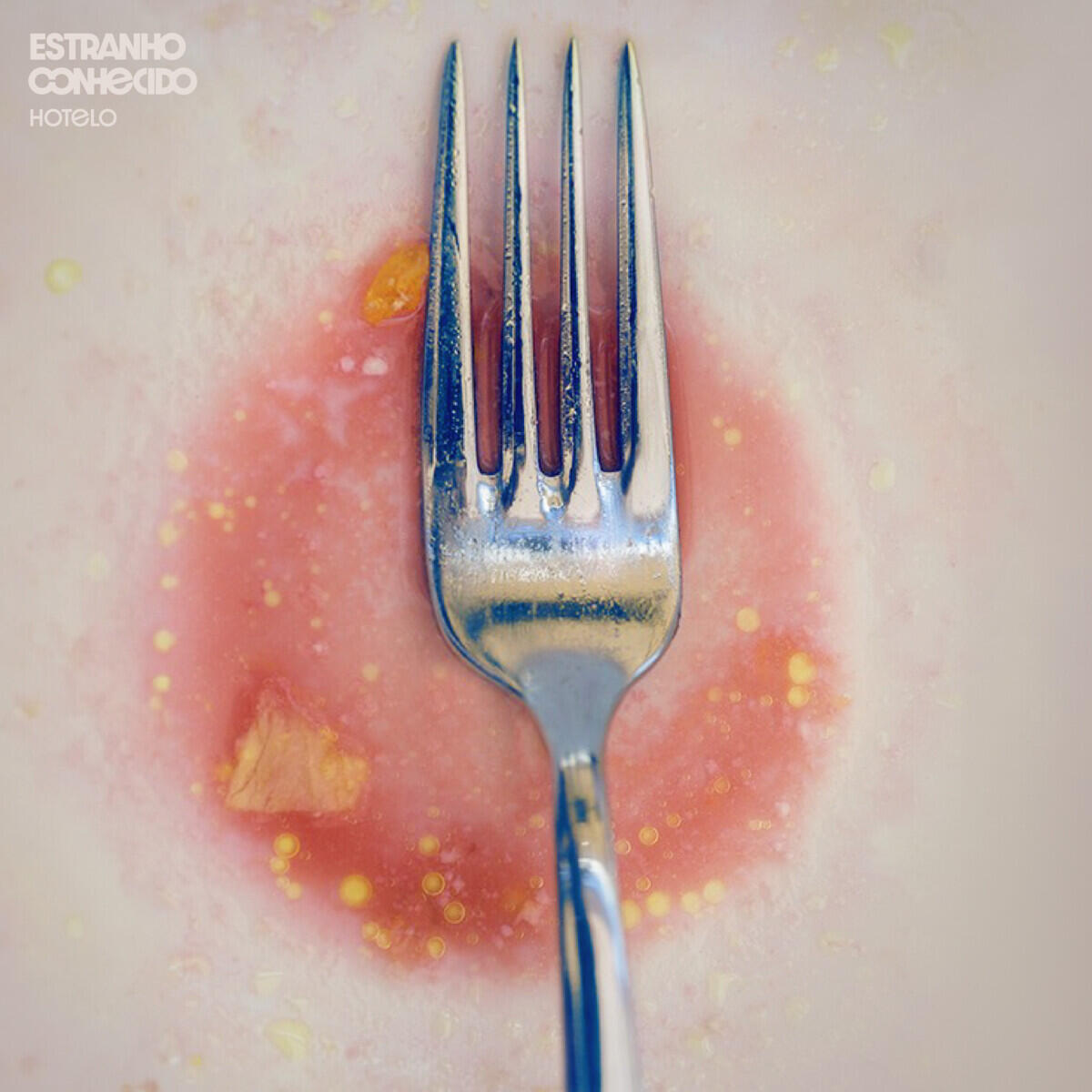 Релиз Estranho Conhecido