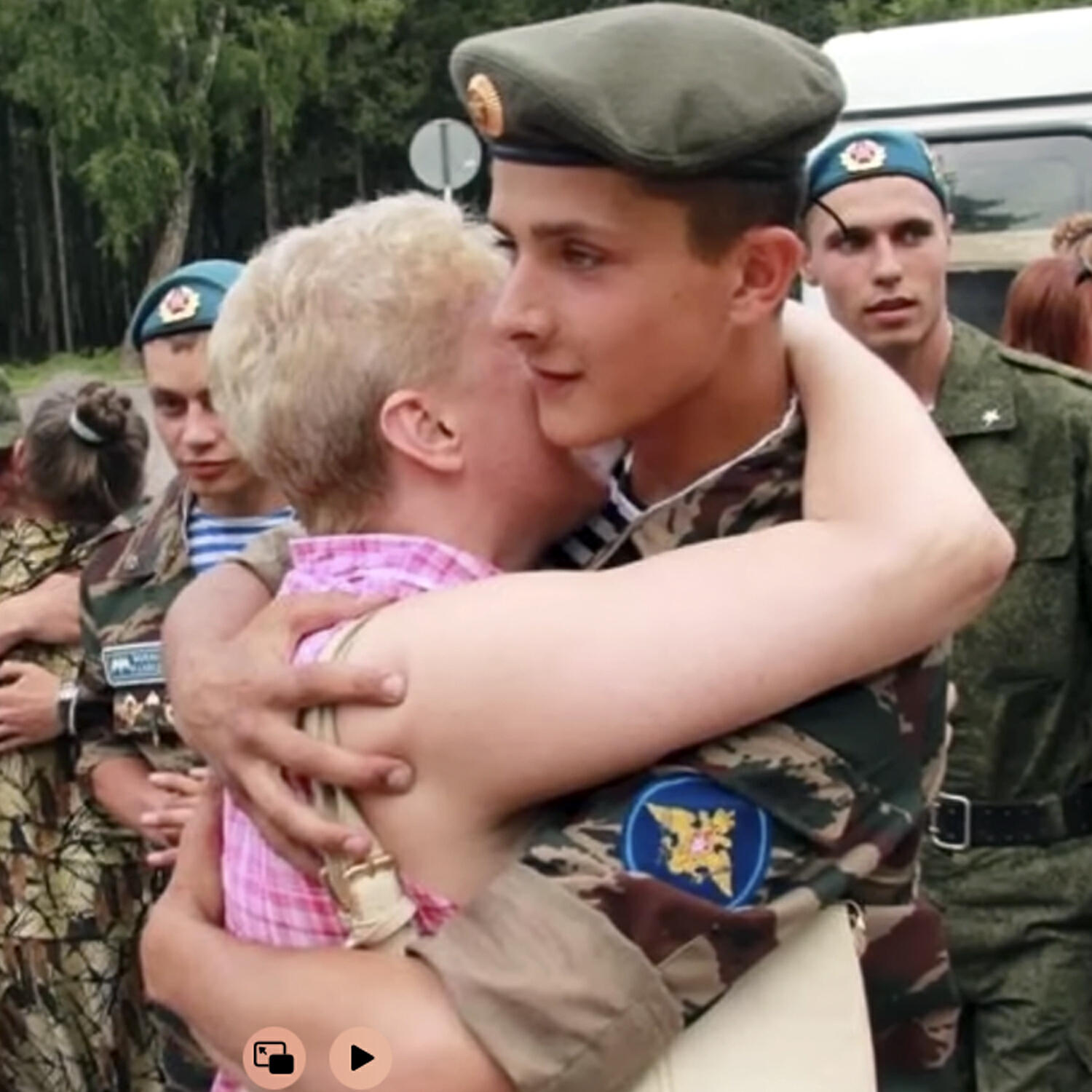 Релиз Гляжу в озера синие