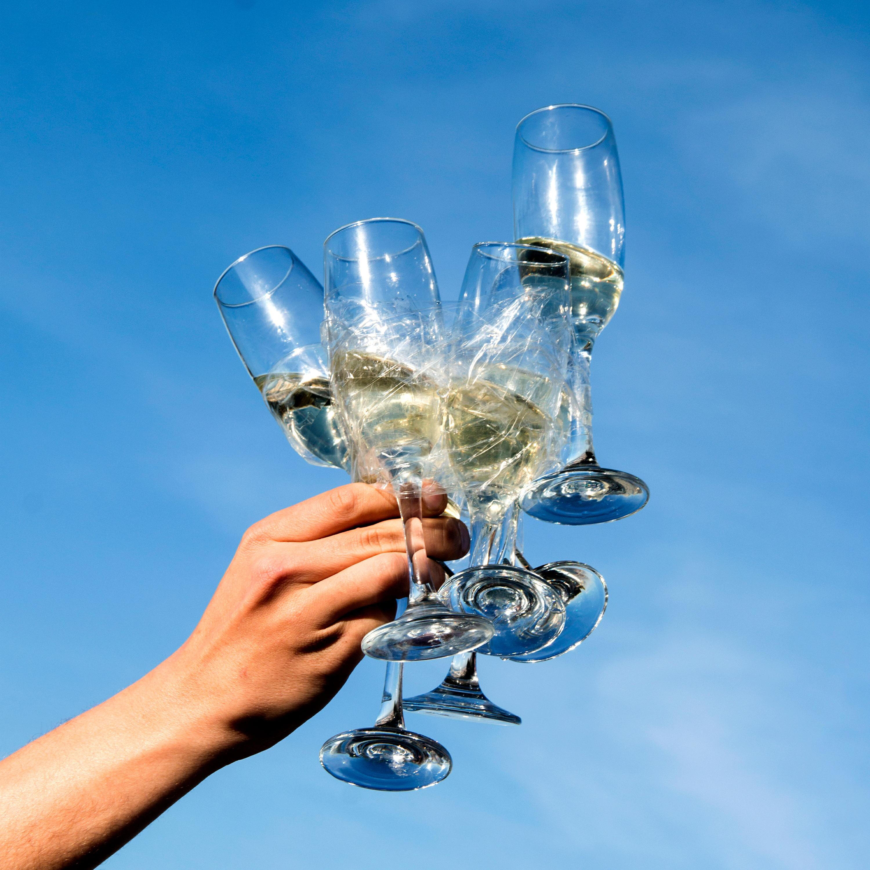 Релиз Brindis