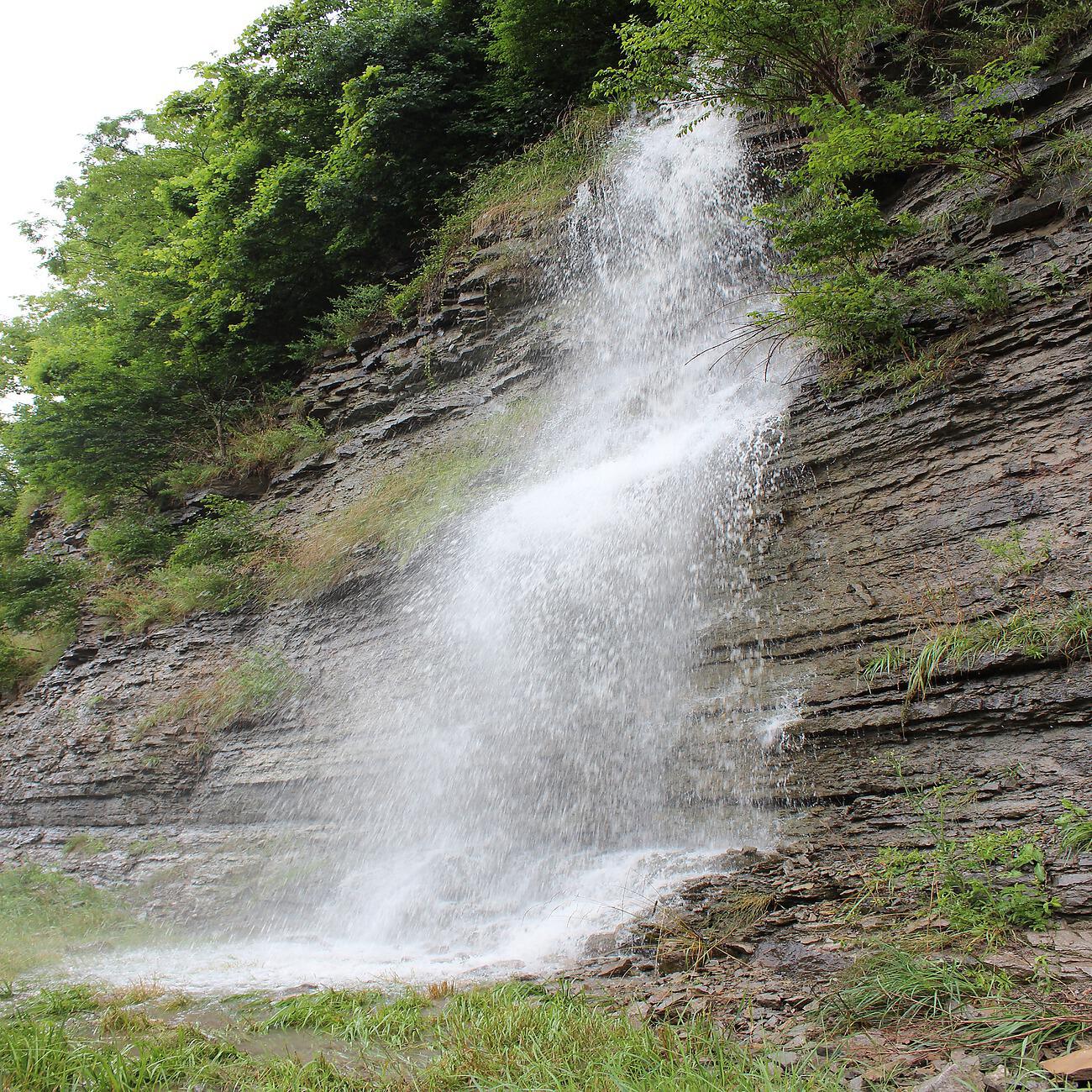 Постер альбома Soothing Waterfalls for Calming Background Sounds and Natural White Noise