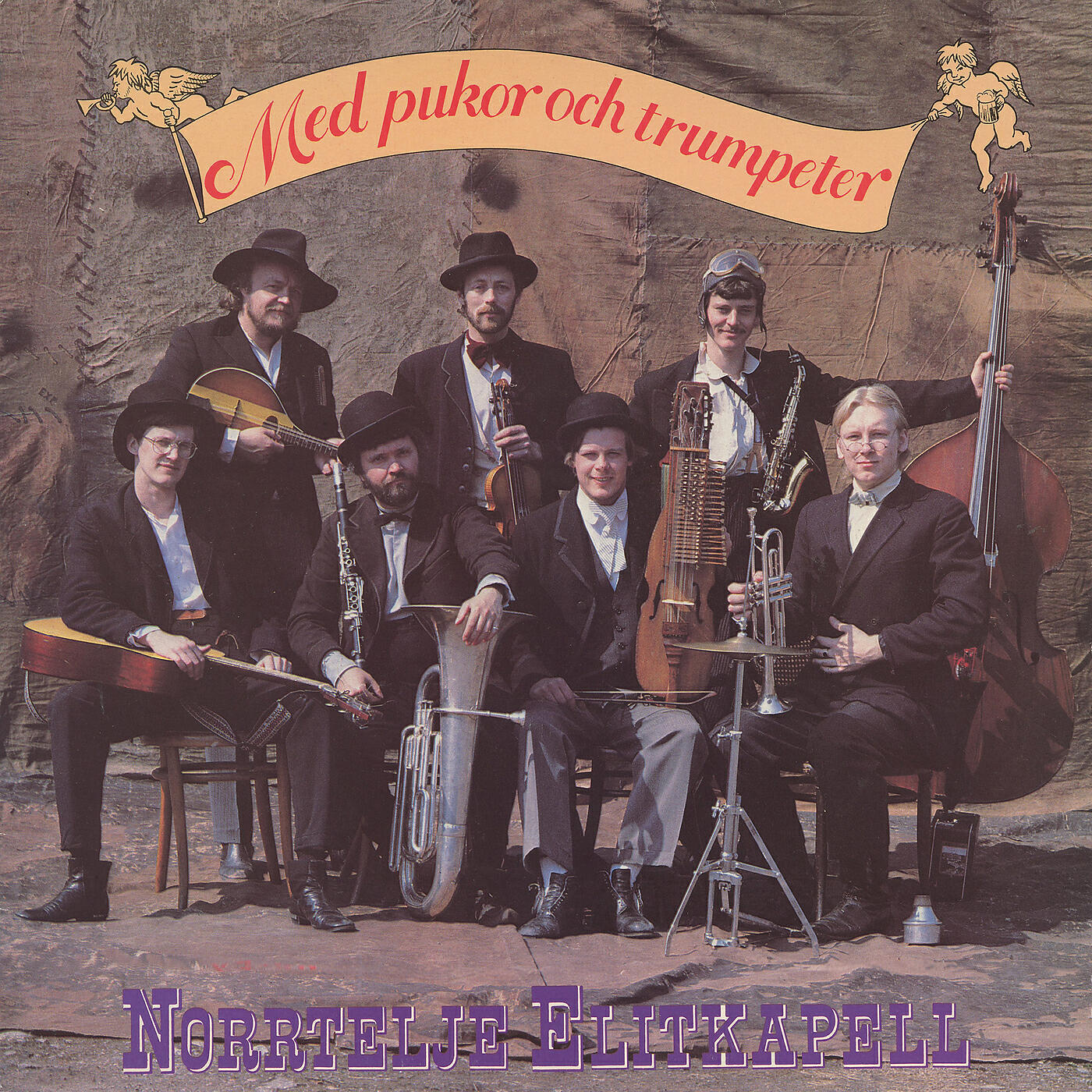Релиз Med pukor och trumpeter