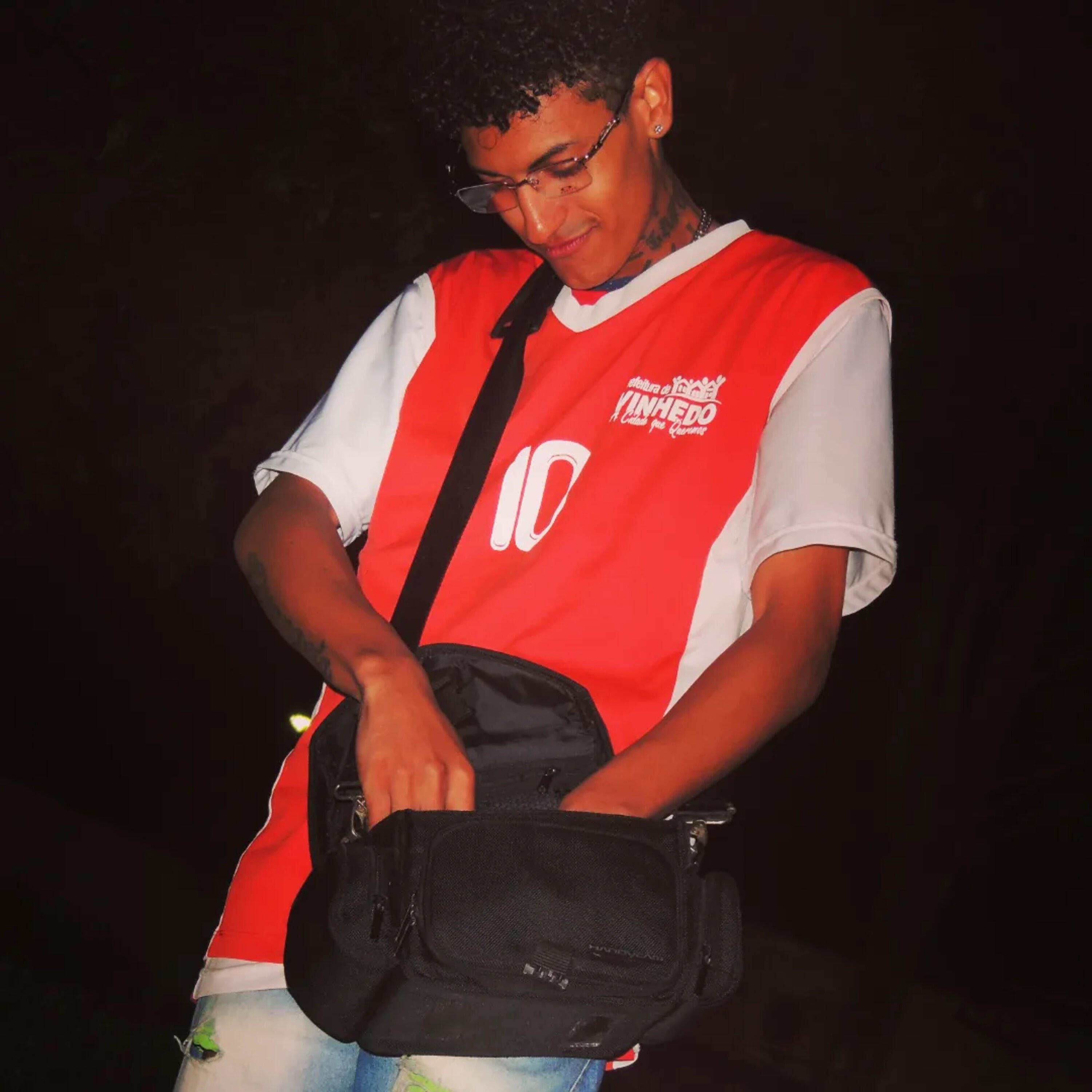 Релиз Resistindo