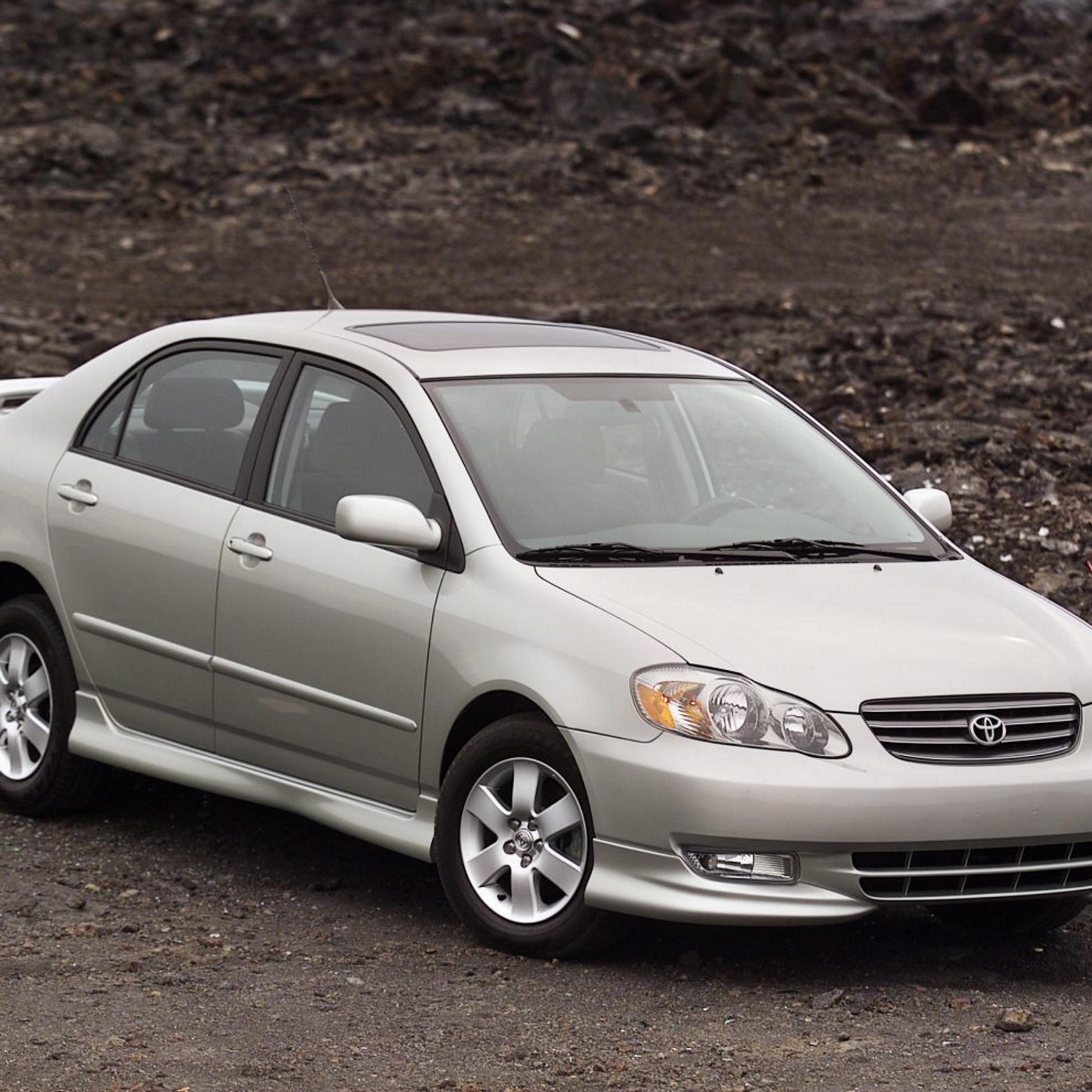 Релиз 2003 Toyota Corolla