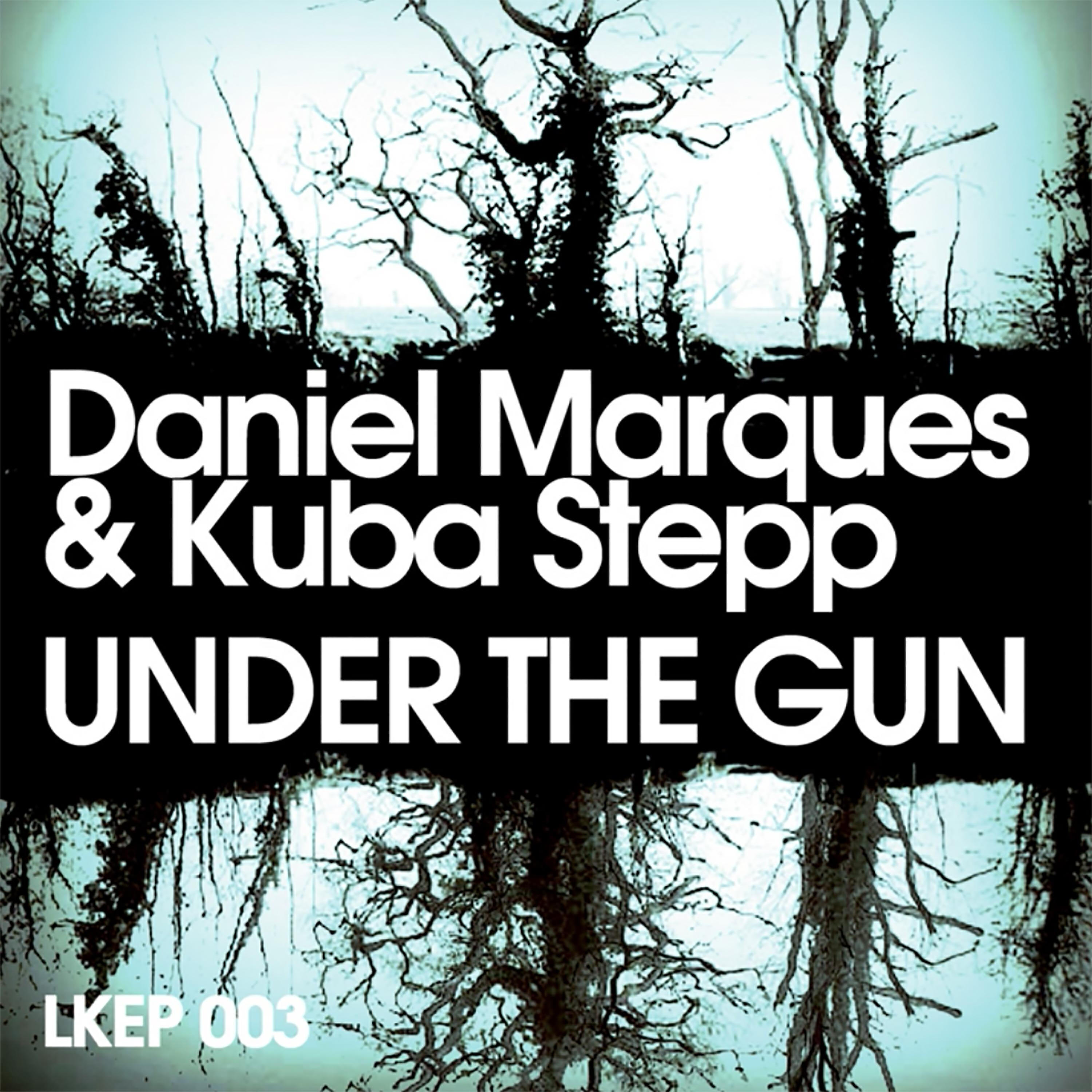 Альбом Under the Gun исполнителя Daniel Marques, Kuba Stepp
