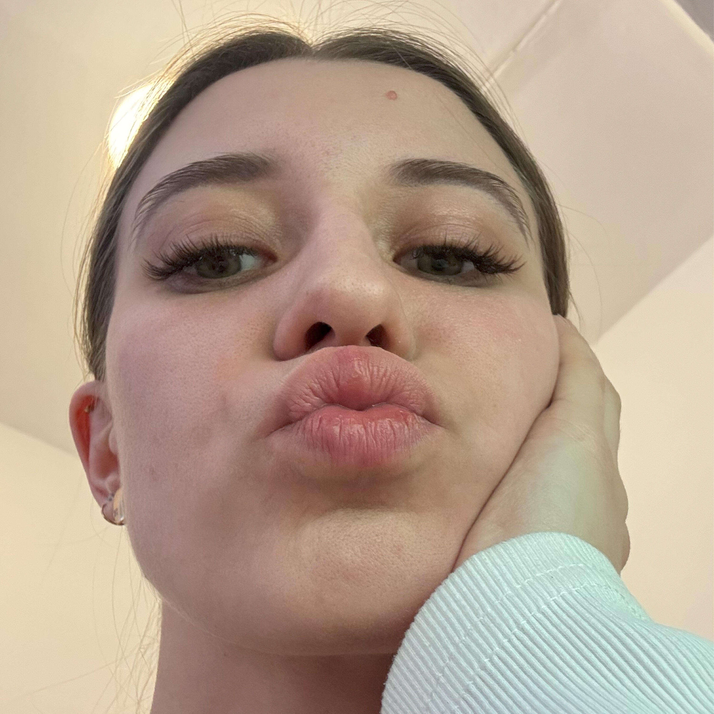 Релиз Юная девчонка